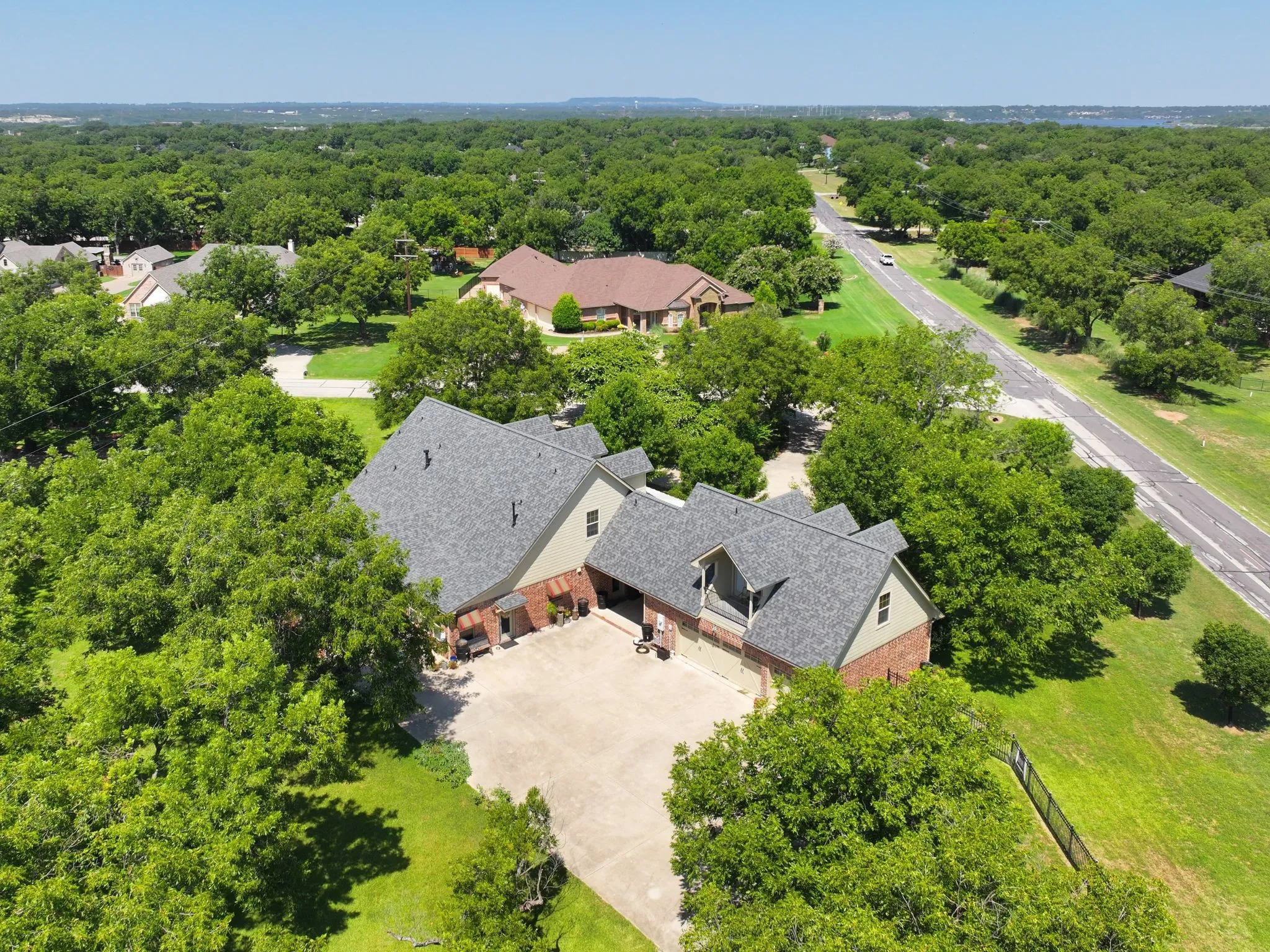Single Family Residence For Sale in Hood County , 9001 Sawgrass Court, Granbury, Texas 76049, 4 Bedroom, 5 Bathroom, 3 Garage spaces, 3,911 Sqft, built in 2007, mls#21338158, Real Estate Agent in Granbury, Homes For Sale in Hood county, Homes For Sale in Granbury, Realtor in Granbury Texas, Real Estate Brokerage Independent Realty Texas, Luminita Cordes Realtor
