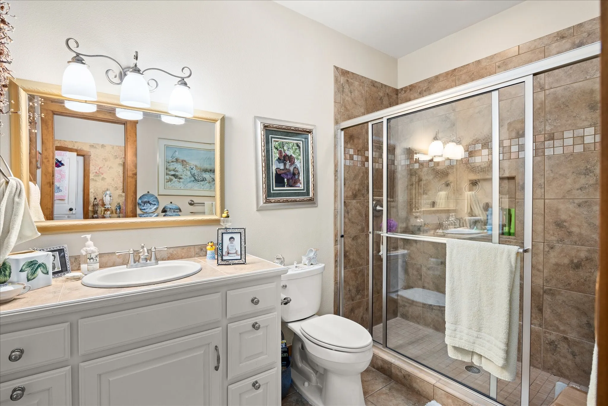 Single Family Residence For Sale in Hood County , 9001 Sawgrass Court, Granbury, Texas 76049, 4 Bedroom, 5 Bathroom, 3 Garage spaces, 3,911 Sqft, built in 2007, mls#21338158, Real Estate Agent in Granbury, Homes For Sale in Hood county, Homes For Sale in Granbury, Realtor in Granbury Texas, Real Estate Brokerage Independent Realty Texas, Luminita Cordes Realtor