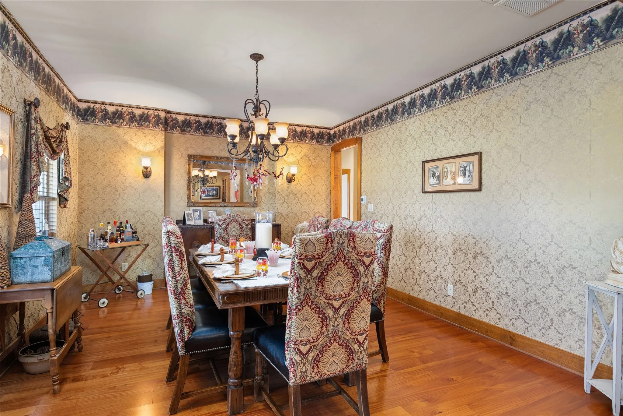 Single Family Residence For Sale in Hood County , 9001 Sawgrass Court, Granbury, Texas 76049, 4 Bedroom, 5 Bathroom, 3 Garage spaces, 3,911 Sqft, built in 2007, mls#21338158, Real Estate Agent in Granbury, Homes For Sale in Hood county, Homes For Sale in Granbury, Realtor in Granbury Texas, Real Estate Brokerage Independent Realty Texas, Luminita Cordes Realtor