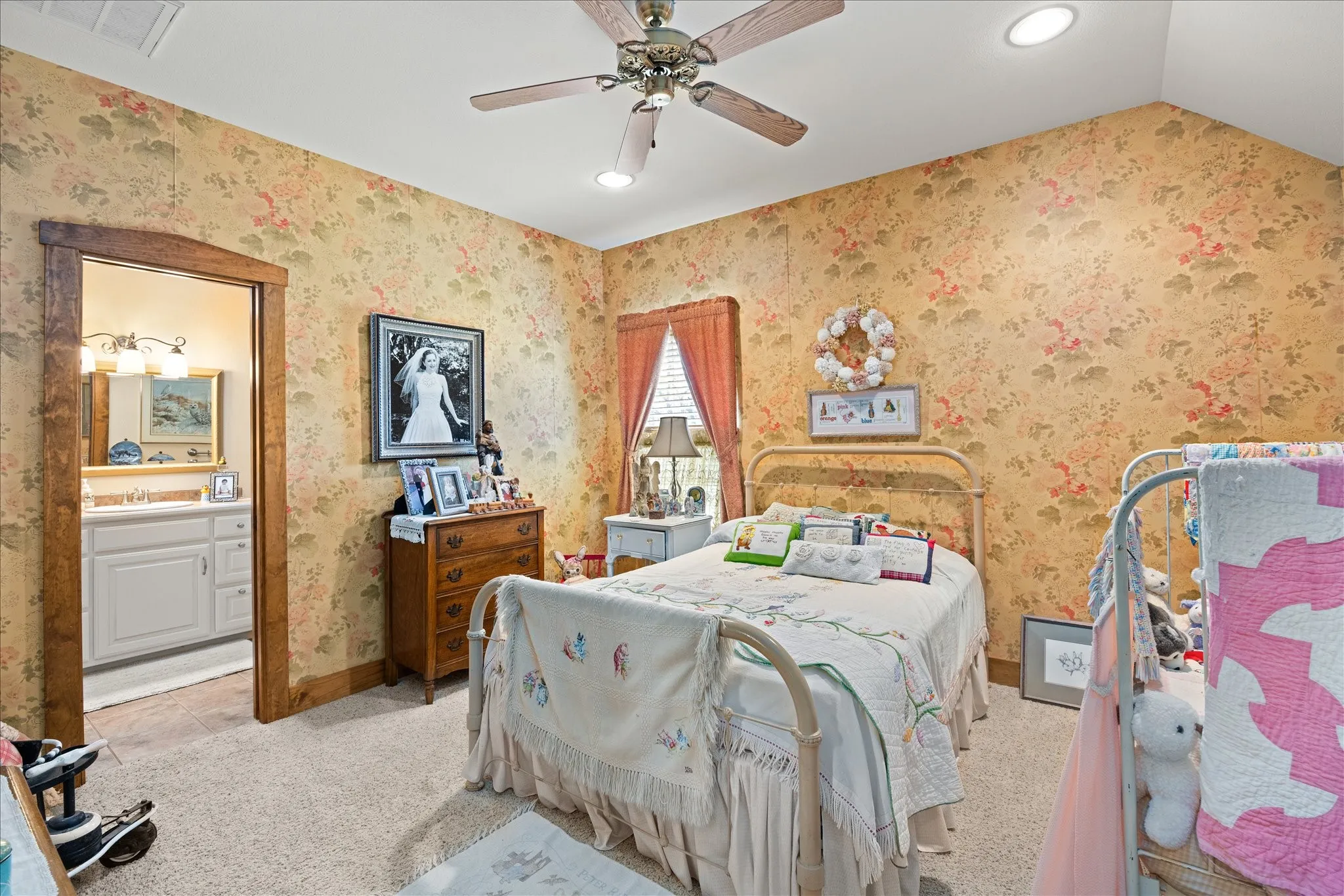 Single Family Residence For Sale in Hood County , 9001 Sawgrass Court, Granbury, Texas 76049, 4 Bedroom, 5 Bathroom, 3 Garage spaces, 3,911 Sqft, built in 2007, mls#21338158, Real Estate Agent in Granbury, Homes For Sale in Hood county, Homes For Sale in Granbury, Realtor in Granbury Texas, Real Estate Brokerage Independent Realty Texas, Luminita Cordes Realtor