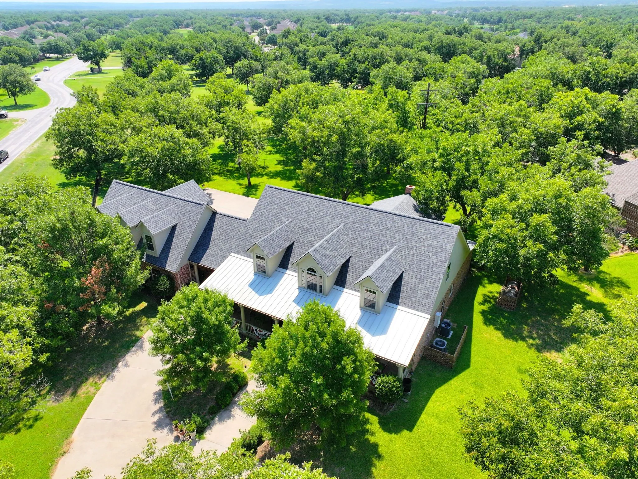 Single Family Residence For Sale in Hood County , 9001 Sawgrass Court, Granbury, Texas 76049, 4 Bedroom, 5 Bathroom, 3 Garage spaces, 3,911 Sqft, built in 2007, mls#21338158, Real Estate Agent in Granbury, Homes For Sale in Hood county, Homes For Sale in Granbury, Realtor in Granbury Texas, Real Estate Brokerage Independent Realty Texas, Luminita Cordes Realtor