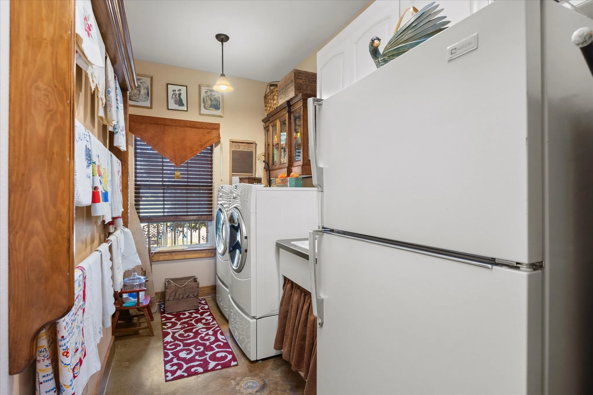 Single Family Residence For Sale in Hood County , 9001 Sawgrass Court, Granbury, Texas 76049, 4 Bedroom, 5 Bathroom, 3 Garage spaces, 3,911 Sqft, built in 2007, mls#21338158, Real Estate Agent in Granbury, Homes For Sale in Hood county, Homes For Sale in Granbury, Realtor in Granbury Texas, Real Estate Brokerage Independent Realty Texas, Luminita Cordes Realtor