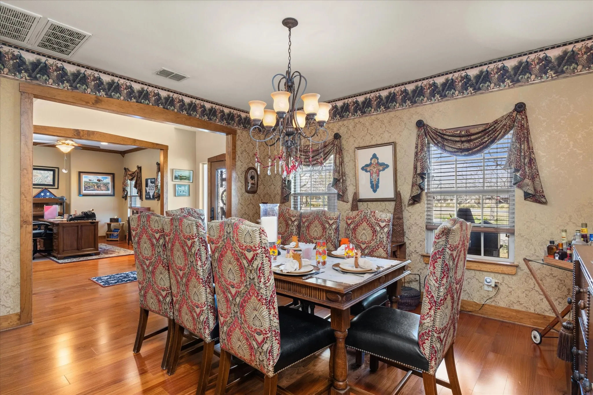 Single Family Residence For Sale in Hood County , 9001 Sawgrass Court, Granbury, Texas 76049, 4 Bedroom, 5 Bathroom, 3 Garage spaces, 3,911 Sqft, built in 2007, mls#21338158, Real Estate Agent in Granbury, Homes For Sale in Hood county, Homes For Sale in Granbury, Realtor in Granbury Texas, Real Estate Brokerage Independent Realty Texas, Luminita Cordes Realtor