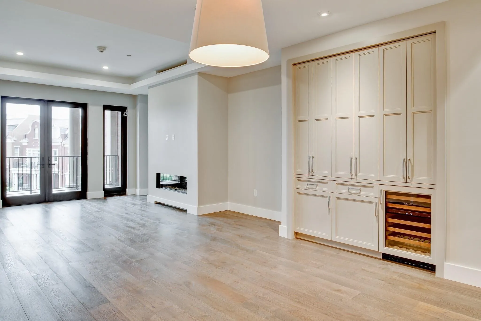 Condominium For Sale in Tarrant County , 350 Central Avenue 307, Southlake, Texas 76092, 2 Bedroom, 2 Bathroom, 2 Garage spaces, 1,729 Sqft, built in 2020, mls#21338534, Real Estate Agent in Southlake, Homes For Sale in Tarrant county, Homes For Sale in Southlake, Realtor in Southlake Texas, Real Estate Brokerage Independent Realty Texas, Luminita Cordes Realtor