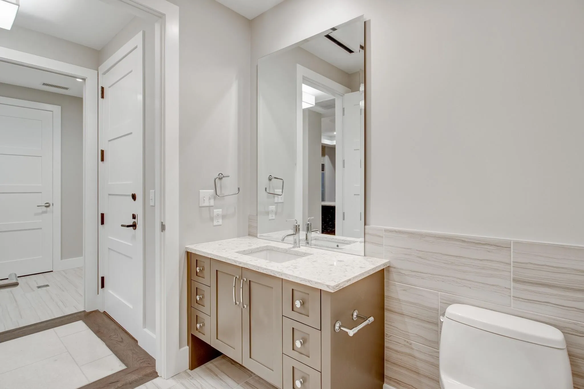 Condominium For Sale in Tarrant County , 350 Central Avenue 307, Southlake, Texas 76092, 2 Bedroom, 2 Bathroom, 2 Garage spaces, 1,729 Sqft, built in 2020, mls#21338534, Real Estate Agent in Southlake, Homes For Sale in Tarrant county, Homes For Sale in Southlake, Realtor in Southlake Texas, Real Estate Brokerage Independent Realty Texas, Luminita Cordes Realtor