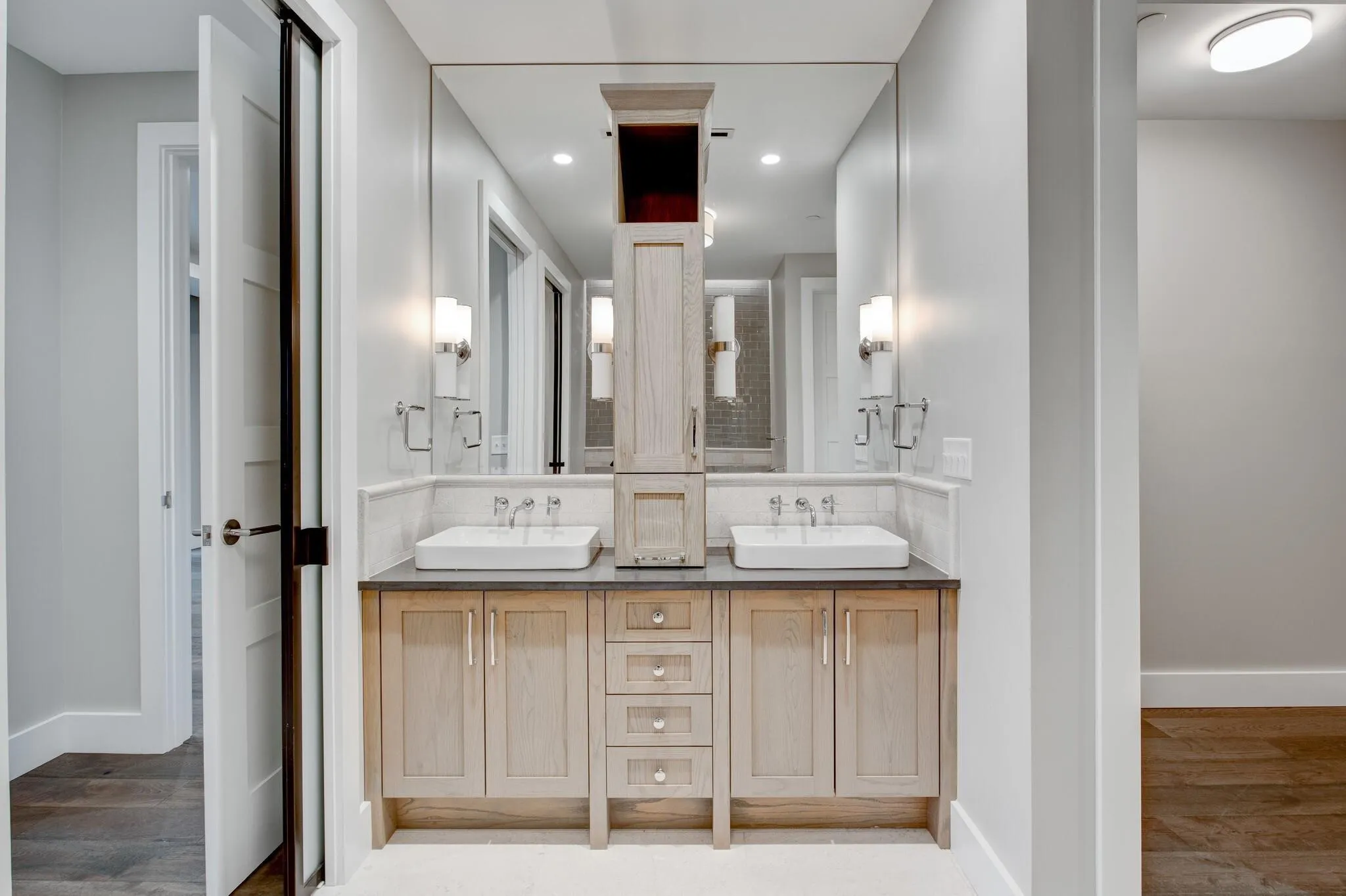 Condominium For Sale in Tarrant County , 350 Central Avenue 307, Southlake, Texas 76092, 2 Bedroom, 2 Bathroom, 2 Garage spaces, 1,729 Sqft, built in 2020, mls#21338534, Real Estate Agent in Southlake, Homes For Sale in Tarrant county, Homes For Sale in Southlake, Realtor in Southlake Texas, Real Estate Brokerage Independent Realty Texas, Luminita Cordes Realtor
