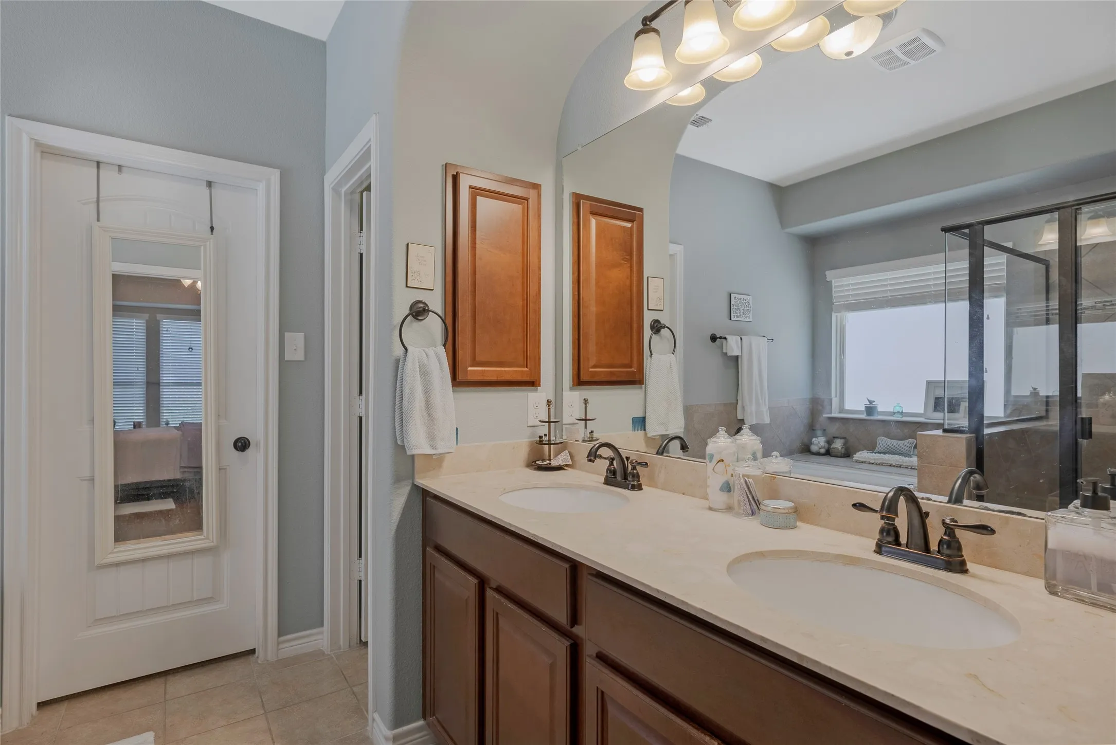 Single Family Residence For Sale in Tarrant County , 8629 Tribute Lane, Fort Worth, Texas 76131, 3 Bedroom, 3 Bathroom, 2 Garage spaces, 2,999 Sqft, built in 2013, mls#21328226, Real Estate Agent in Fort Worth, Homes For Sale in Tarrant county, Homes For Sale in Fort Worth, Realtor in Fort Worth Texas, Real Estate Brokerage Independent Realty Texas, Luminita Cordes Realtor