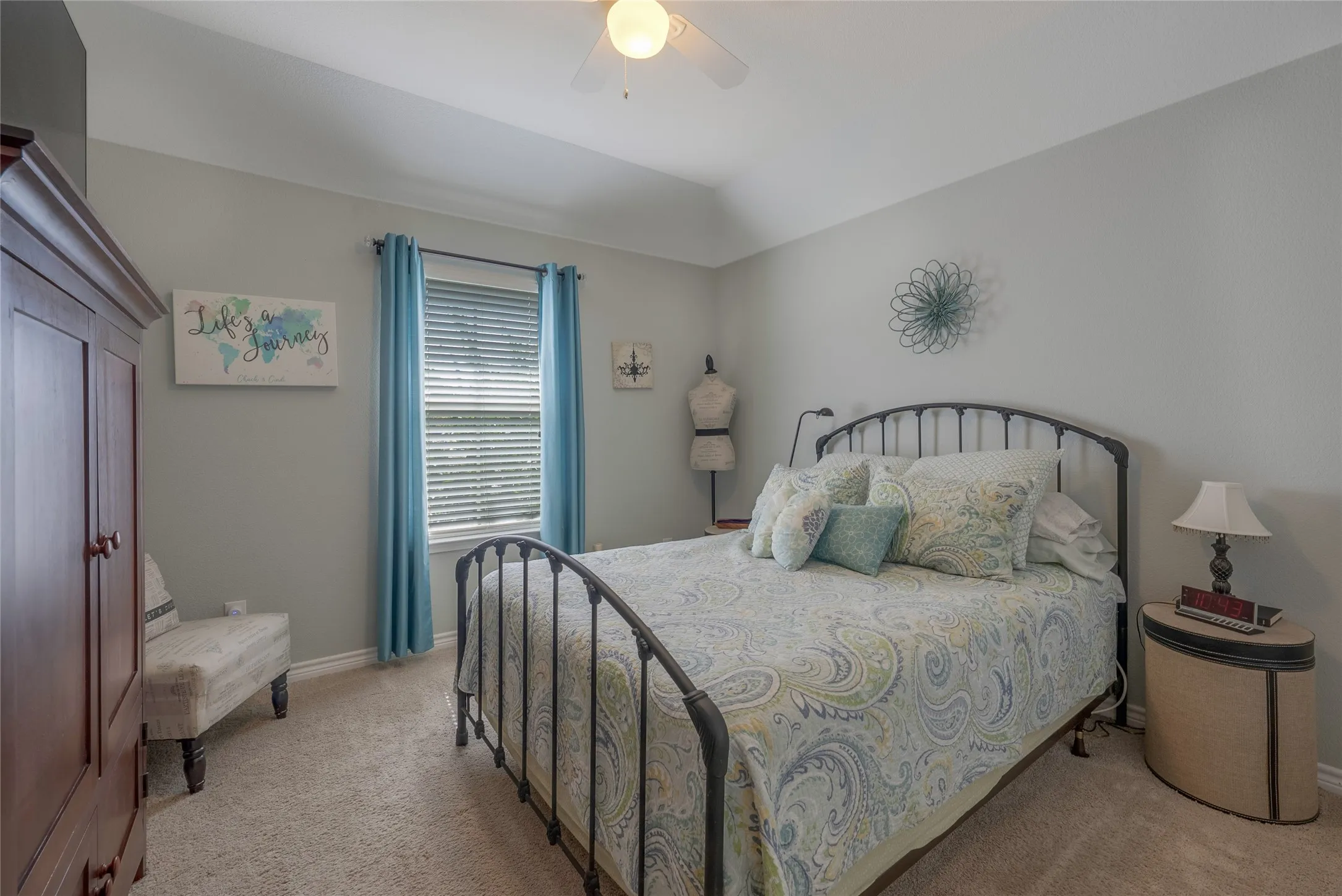 Single Family Residence For Sale in Tarrant County , 8629 Tribute Lane, Fort Worth, Texas 76131, 3 Bedroom, 3 Bathroom, 2 Garage spaces, 2,999 Sqft, built in 2013, mls#21328226, Real Estate Agent in Fort Worth, Homes For Sale in Tarrant county, Homes For Sale in Fort Worth, Realtor in Fort Worth Texas, Real Estate Brokerage Independent Realty Texas, Luminita Cordes Realtor
