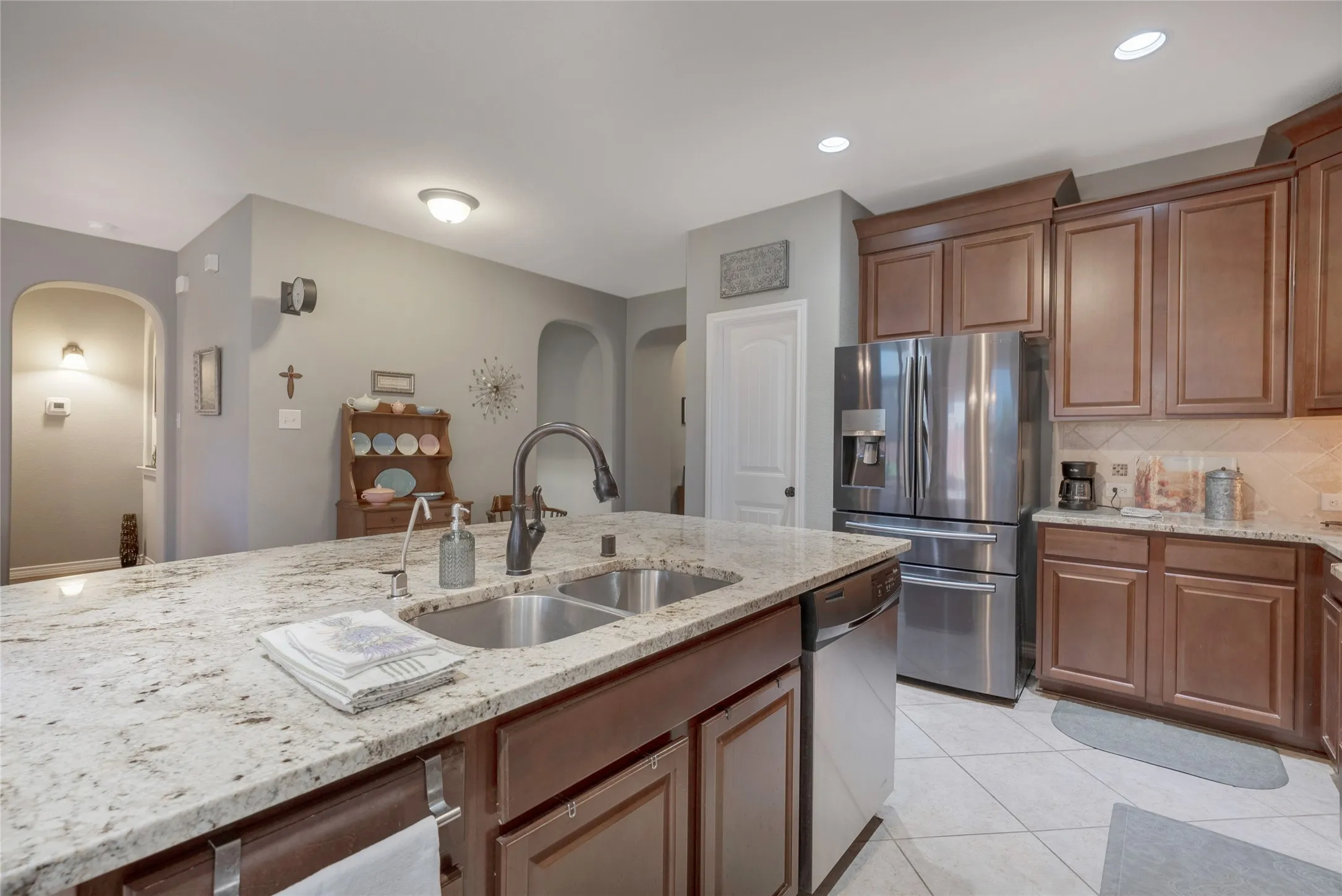 Single Family Residence For Sale in Tarrant County , 8629 Tribute Lane, Fort Worth, Texas 76131, 3 Bedroom, 3 Bathroom, 2 Garage spaces, 2,999 Sqft, built in 2013, mls#21328226, Real Estate Agent in Fort Worth, Homes For Sale in Tarrant county, Homes For Sale in Fort Worth, Realtor in Fort Worth Texas, Real Estate Brokerage Independent Realty Texas, Luminita Cordes Realtor