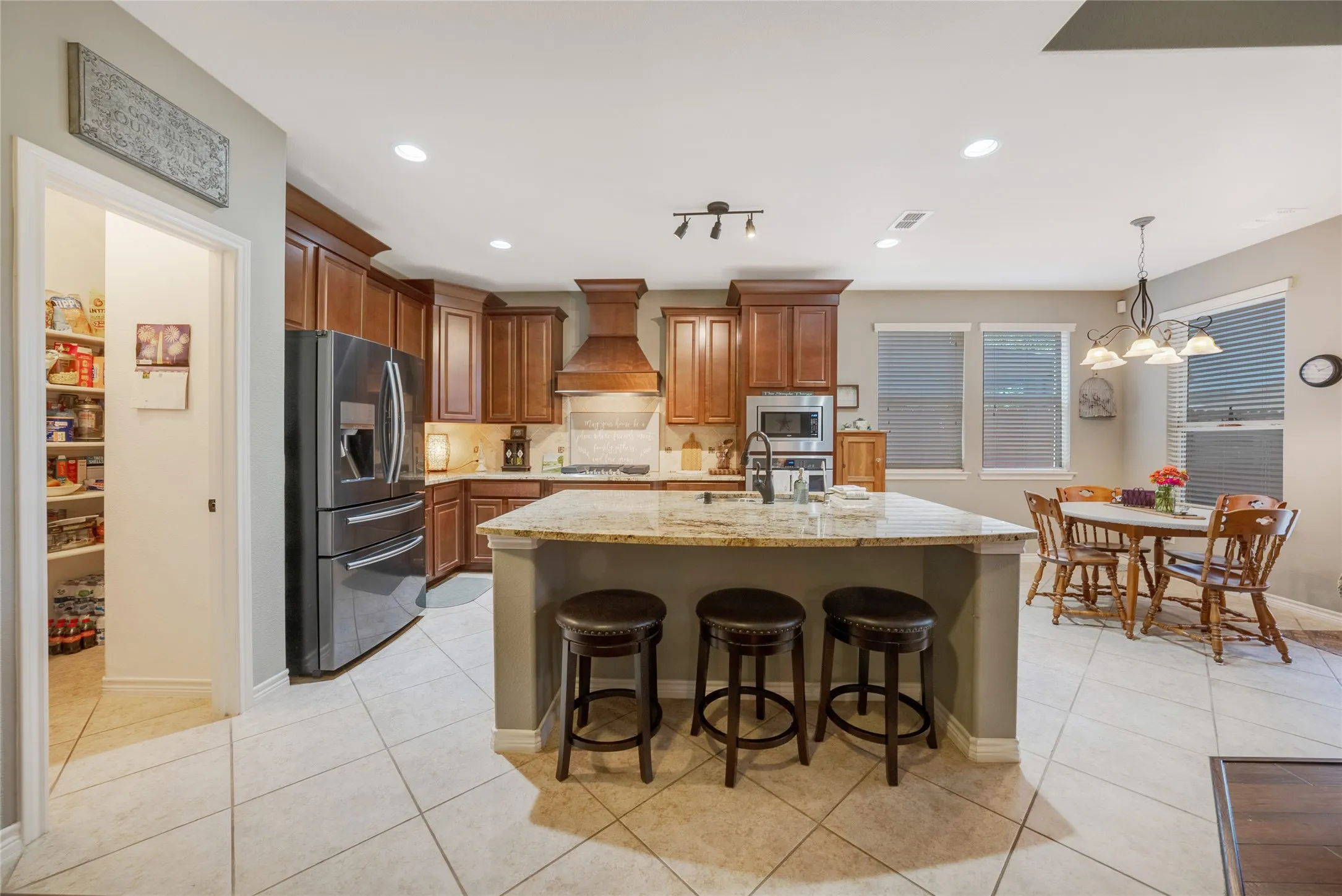 Single Family Residence For Sale in Tarrant County , 8629 Tribute Lane, Fort Worth, Texas 76131, 3 Bedroom, 3 Bathroom, 2 Garage spaces, 2,999 Sqft, built in 2013, mls#21328226, Real Estate Agent in Fort Worth, Homes For Sale in Tarrant county, Homes For Sale in Fort Worth, Realtor in Fort Worth Texas, Real Estate Brokerage Independent Realty Texas, Luminita Cordes Realtor
