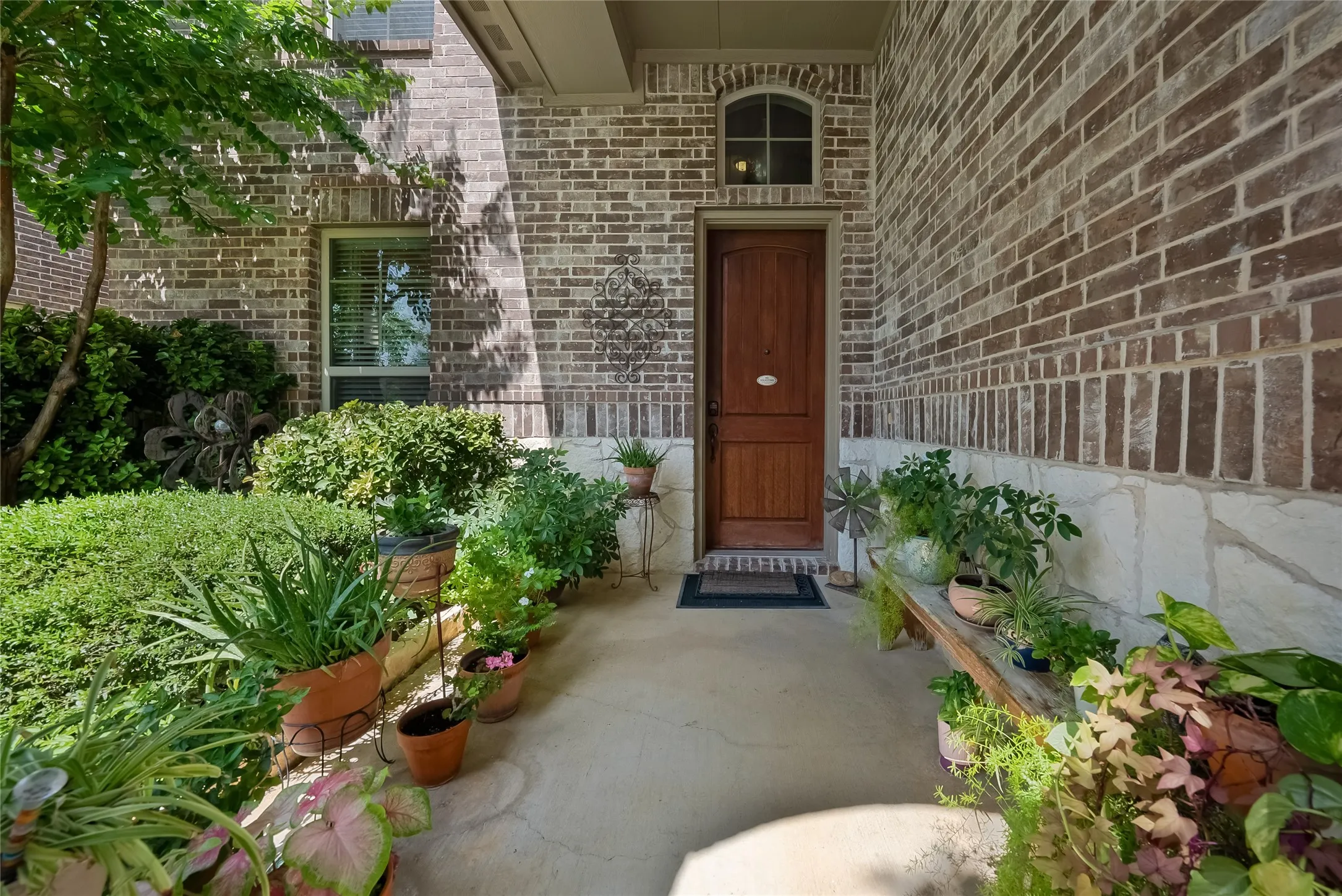 Single Family Residence For Sale in Tarrant County , 8629 Tribute Lane, Fort Worth, Texas 76131, 3 Bedroom, 3 Bathroom, 2 Garage spaces, 2,999 Sqft, built in 2013, mls#21328226, Real Estate Agent in Fort Worth, Homes For Sale in Tarrant county, Homes For Sale in Fort Worth, Realtor in Fort Worth Texas, Real Estate Brokerage Independent Realty Texas, Luminita Cordes Realtor