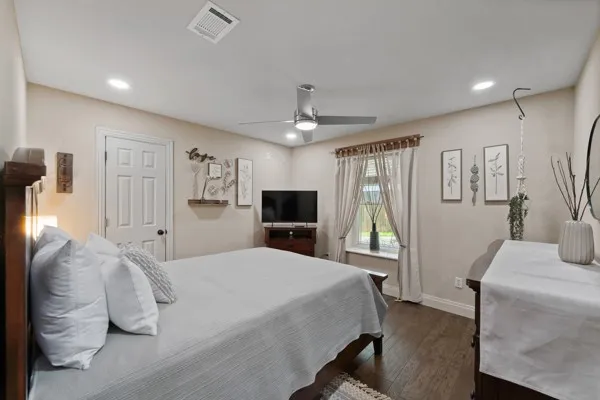 Single Family Residence For Sale in Tarrant County , 1806 Old Oak Drive, Arlington, Texas 76012, 6 Bedroom, 5 Bathroom, 2 Garage spaces, 4,658 Sqft, built in 1999, mls#21337754, Real Estate Agent in Arlington, Homes For Sale in Tarrant county, Homes For Sale in Arlington, Realtor in Arlington Texas, Real Estate Brokerage Independent Realty Texas, Luminita Cordes Realtor