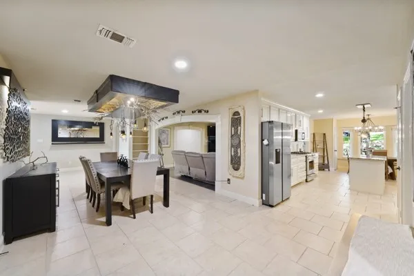 Single Family Residence For Sale in Tarrant County , 1806 Old Oak Drive, Arlington, Texas 76012, 6 Bedroom, 5 Bathroom, 2 Garage spaces, 4,658 Sqft, built in 1999, mls#21337754, Real Estate Agent in Arlington, Homes For Sale in Tarrant county, Homes For Sale in Arlington, Realtor in Arlington Texas, Real Estate Brokerage Independent Realty Texas, Luminita Cordes Realtor