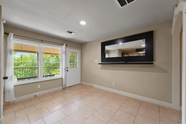 Single Family Residence For Sale in Tarrant County , 1806 Old Oak Drive, Arlington, Texas 76012, 6 Bedroom, 5 Bathroom, 2 Garage spaces, 4,658 Sqft, built in 1999, mls#21337754, Real Estate Agent in Arlington, Homes For Sale in Tarrant county, Homes For Sale in Arlington, Realtor in Arlington Texas, Real Estate Brokerage Independent Realty Texas, Luminita Cordes Realtor