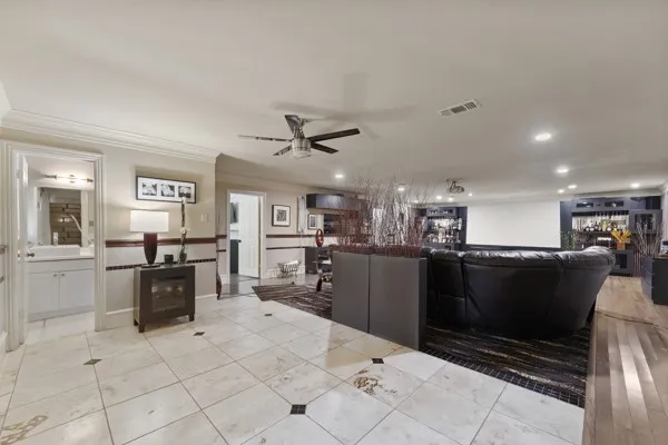 Single Family Residence For Sale in Tarrant County , 1806 Old Oak Drive, Arlington, Texas 76012, 6 Bedroom, 5 Bathroom, 2 Garage spaces, 4,658 Sqft, built in 1999, mls#21337754, Real Estate Agent in Arlington, Homes For Sale in Tarrant county, Homes For Sale in Arlington, Realtor in Arlington Texas, Real Estate Brokerage Independent Realty Texas, Luminita Cordes Realtor