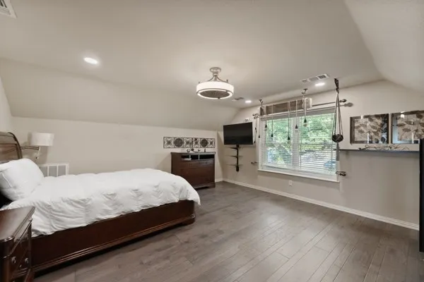 Single Family Residence For Sale in Tarrant County , 1806 Old Oak Drive, Arlington, Texas 76012, 6 Bedroom, 5 Bathroom, 2 Garage spaces, 4,658 Sqft, built in 1999, mls#21337754, Real Estate Agent in Arlington, Homes For Sale in Tarrant county, Homes For Sale in Arlington, Realtor in Arlington Texas, Real Estate Brokerage Independent Realty Texas, Luminita Cordes Realtor