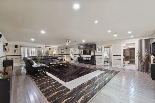 Single Family Residence For Sale in Tarrant County , 1806 Old Oak Drive, Arlington, Texas 76012, 6 Bedroom, 5 Bathroom, 2 Garage spaces, 4,658 Sqft, built in 1999, mls#21337754, Real Estate Agent in Arlington, Homes For Sale in Tarrant county, Homes For Sale in Arlington, Realtor in Arlington Texas, Real Estate Brokerage Independent Realty Texas, Luminita Cordes Realtor