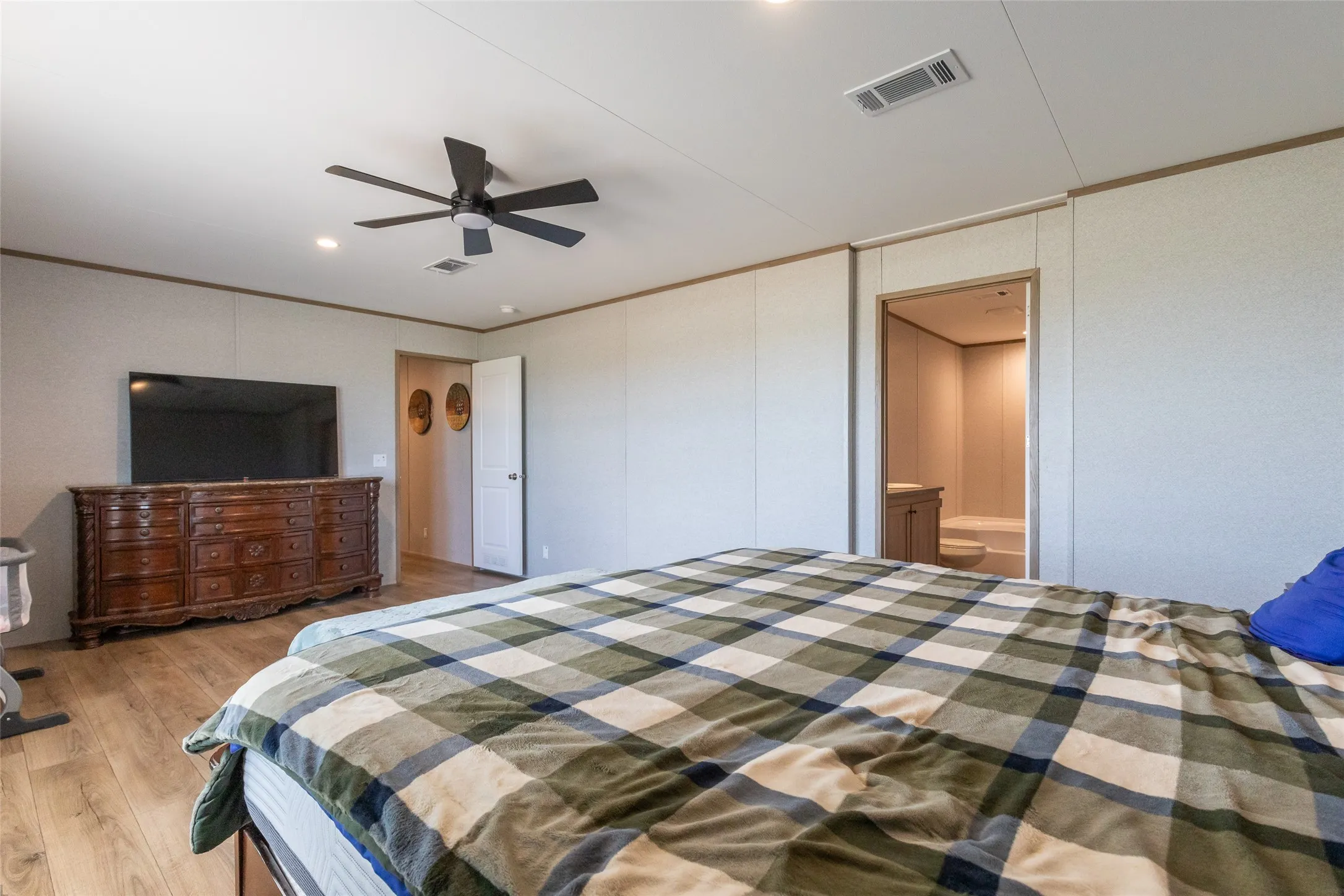 Manufactured Home For Sale in Jones County , 8077 Private Road 4143, Merkel, Texas 79536, 5 Bedroom, 3 Bathroom, Garage spaces, 2,128 Sqft, built in 2025, mls#21339030, Real Estate Agent in Merkel, Homes For Sale in Jones county, Homes For Sale in Merkel, Realtor in Merkel Texas, Real Estate Brokerage Independent Realty Texas, Luminita Cordes Realtor