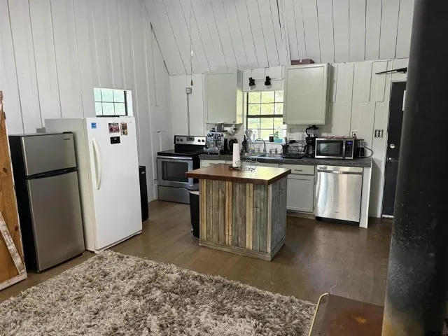 Farm For Sale in Smith County , 21120 Fm 16 W, Lindale, Texas 75771, 1 Bedroom, 1 Bathroom, Garage spaces, 1,000 Sqft, built in 2001, Price $2,795,000, mls#21339920, Real Estate Agent in Lindale, Homes For Sale in Smith county, Homes For Sale in Lindale, Realtor in Lindale Texas, Real Estate Brokerage Independent Realty Texas, Luminita Cordes Realtor