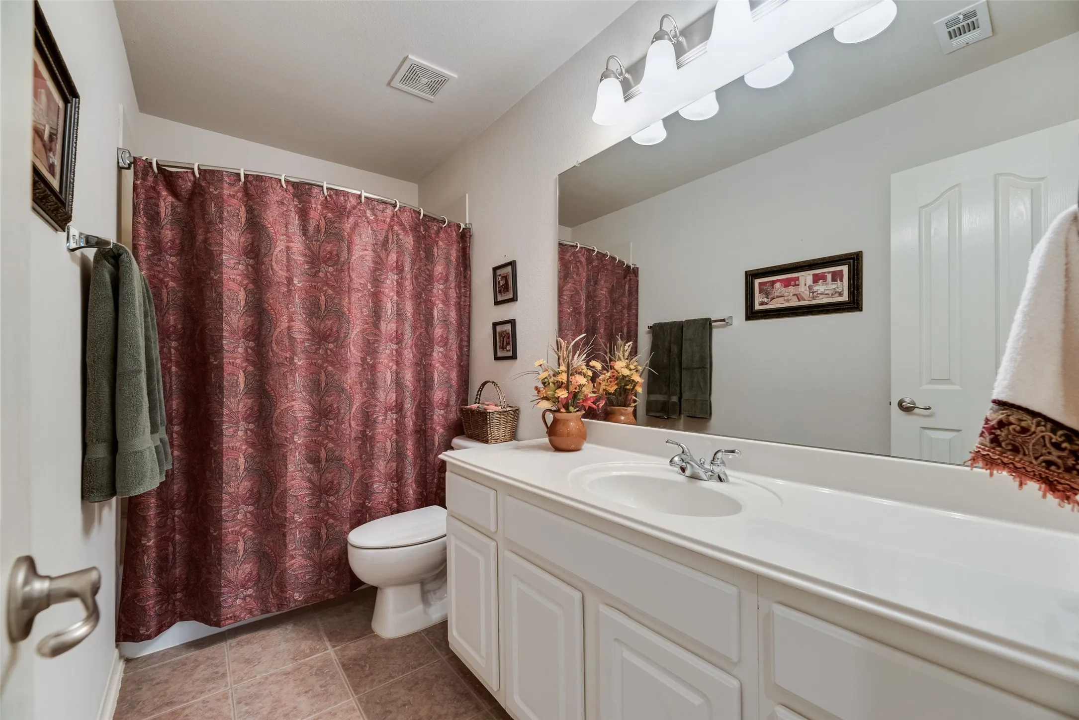 Single Family Residence For Sale in Denton County , 1660 Meadows Avenue, Lantana, Texas 76226, 5 Bedroom, 4 Bathroom, 2 Garage spaces, 2,959 Sqft, built in 2003, mls#21339922, Real Estate Agent in Lantana, Homes For Sale in Denton county, Homes For Sale in Lantana, Realtor in Lantana Texas, Real Estate Brokerage Independent Realty Texas, Luminita Cordes Realtor