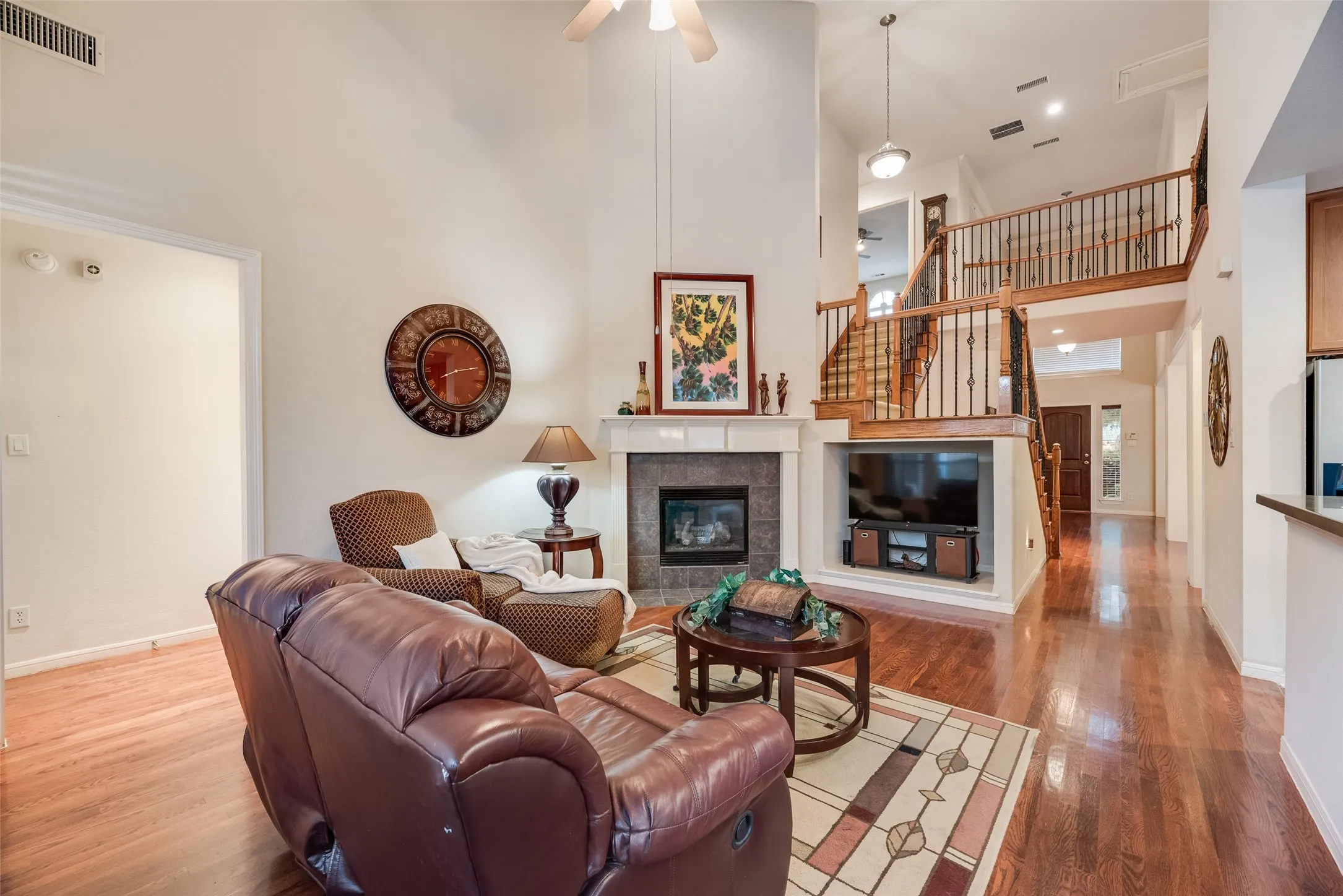 Single Family Residence For Sale in Denton County , 1660 Meadows Avenue, Lantana, Texas 76226, 5 Bedroom, 4 Bathroom, 2 Garage spaces, 2,959 Sqft, built in 2003, mls#21339922, Real Estate Agent in Lantana, Homes For Sale in Denton county, Homes For Sale in Lantana, Realtor in Lantana Texas, Real Estate Brokerage Independent Realty Texas, Luminita Cordes Realtor