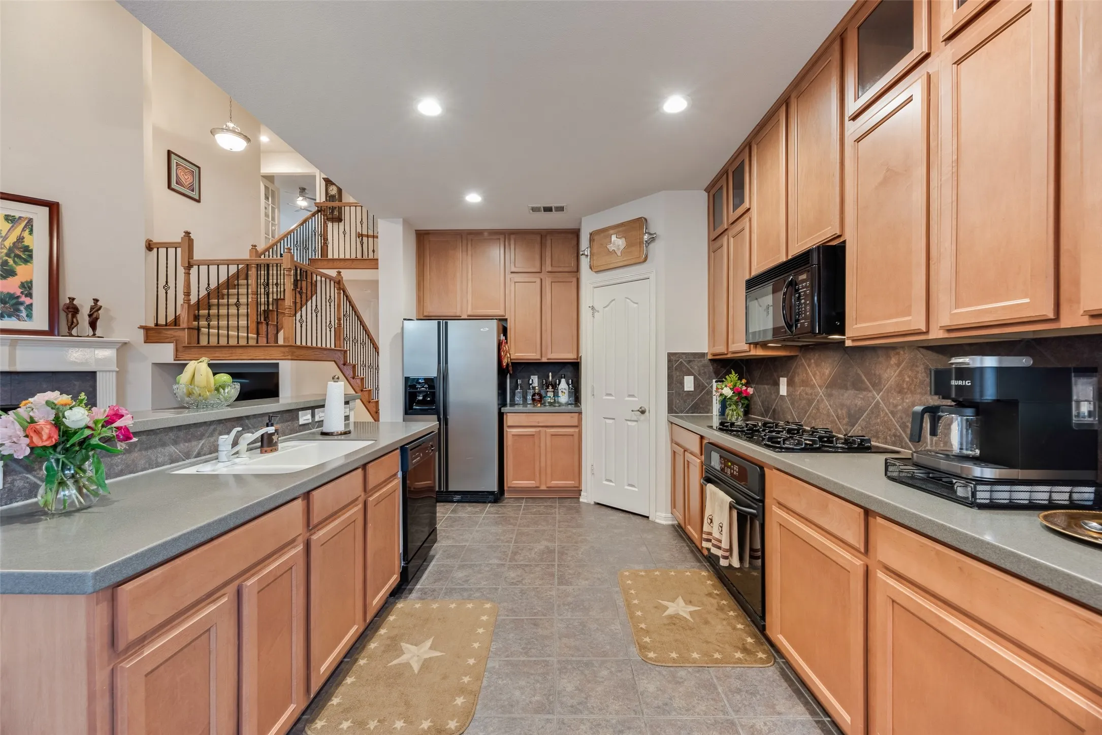 Single Family Residence For Sale in Denton County , 1660 Meadows Avenue, Lantana, Texas 76226, 5 Bedroom, 4 Bathroom, 2 Garage spaces, 2,959 Sqft, built in 2003, mls#21339922, Real Estate Agent in Lantana, Homes For Sale in Denton county, Homes For Sale in Lantana, Realtor in Lantana Texas, Real Estate Brokerage Independent Realty Texas, Luminita Cordes Realtor