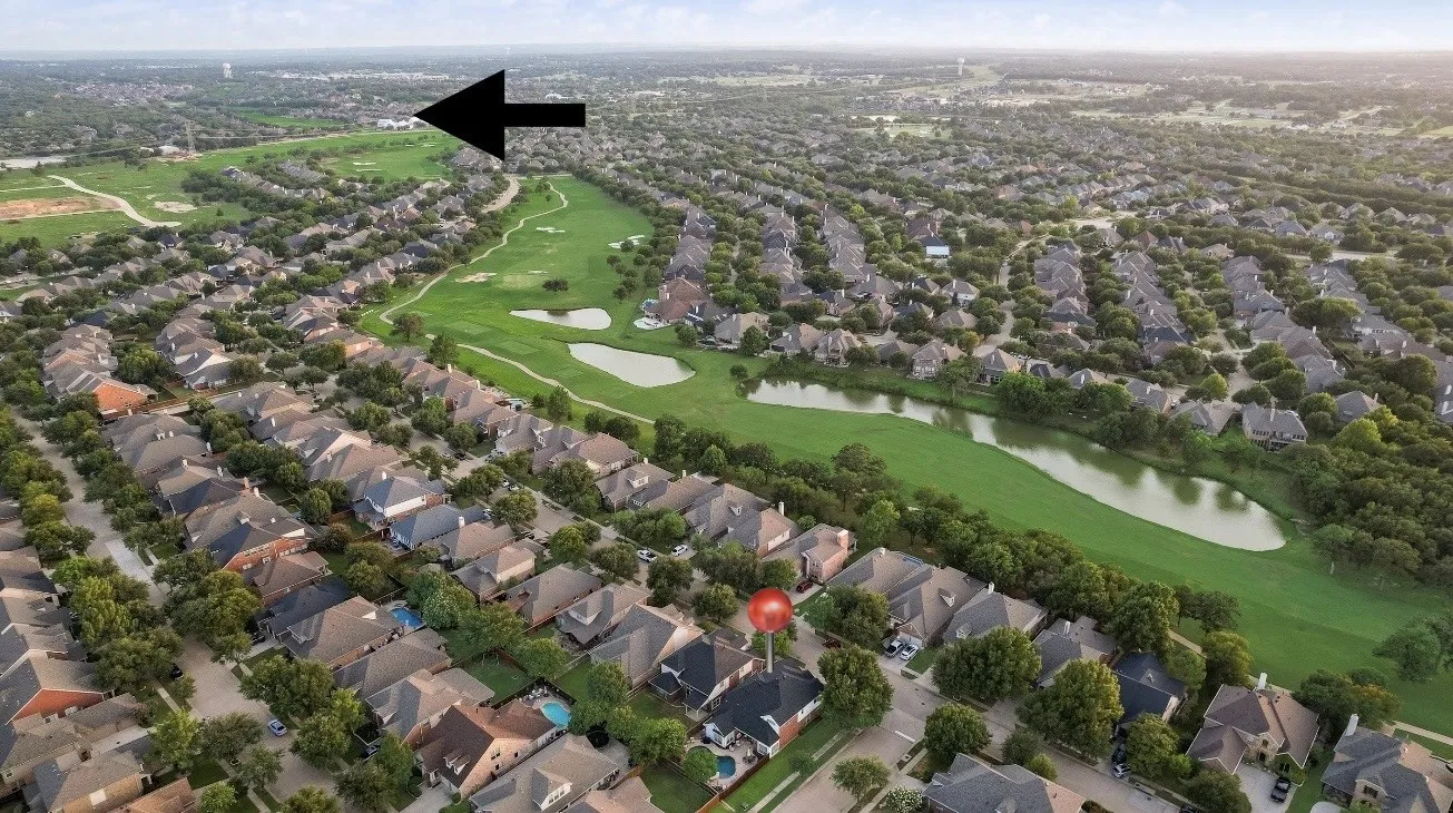 Located two minutes from the golf club.