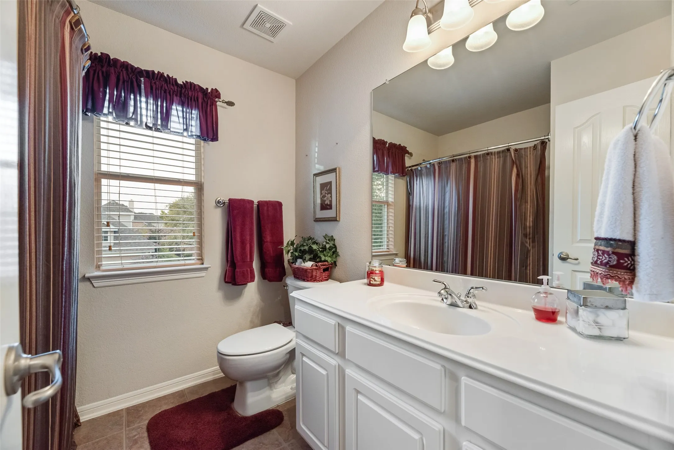 Single Family Residence For Sale in Denton County , 1660 Meadows Avenue, Lantana, Texas 76226, 5 Bedroom, 4 Bathroom, 2 Garage spaces, 2,959 Sqft, built in 2003, mls#21339922, Real Estate Agent in Lantana, Homes For Sale in Denton county, Homes For Sale in Lantana, Realtor in Lantana Texas, Real Estate Brokerage Independent Realty Texas, Luminita Cordes Realtor
