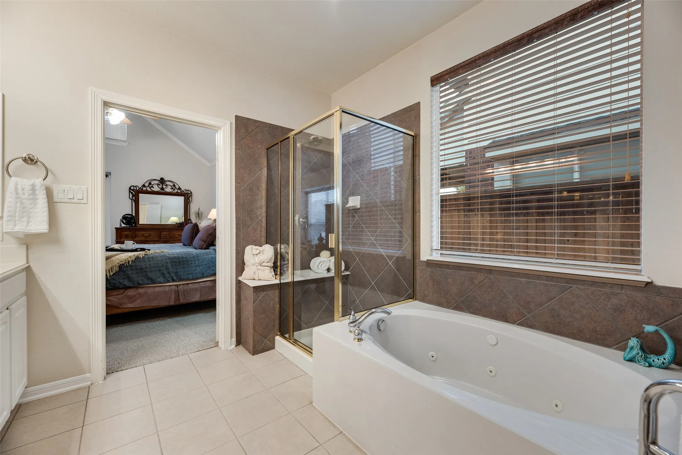 Single Family Residence For Sale in Denton County , 1660 Meadows Avenue, Lantana, Texas 76226, 5 Bedroom, 4 Bathroom, 2 Garage spaces, 2,959 Sqft, built in 2003, mls#21339922, Real Estate Agent in Lantana, Homes For Sale in Denton county, Homes For Sale in Lantana, Realtor in Lantana Texas, Real Estate Brokerage Independent Realty Texas, Luminita Cordes Realtor