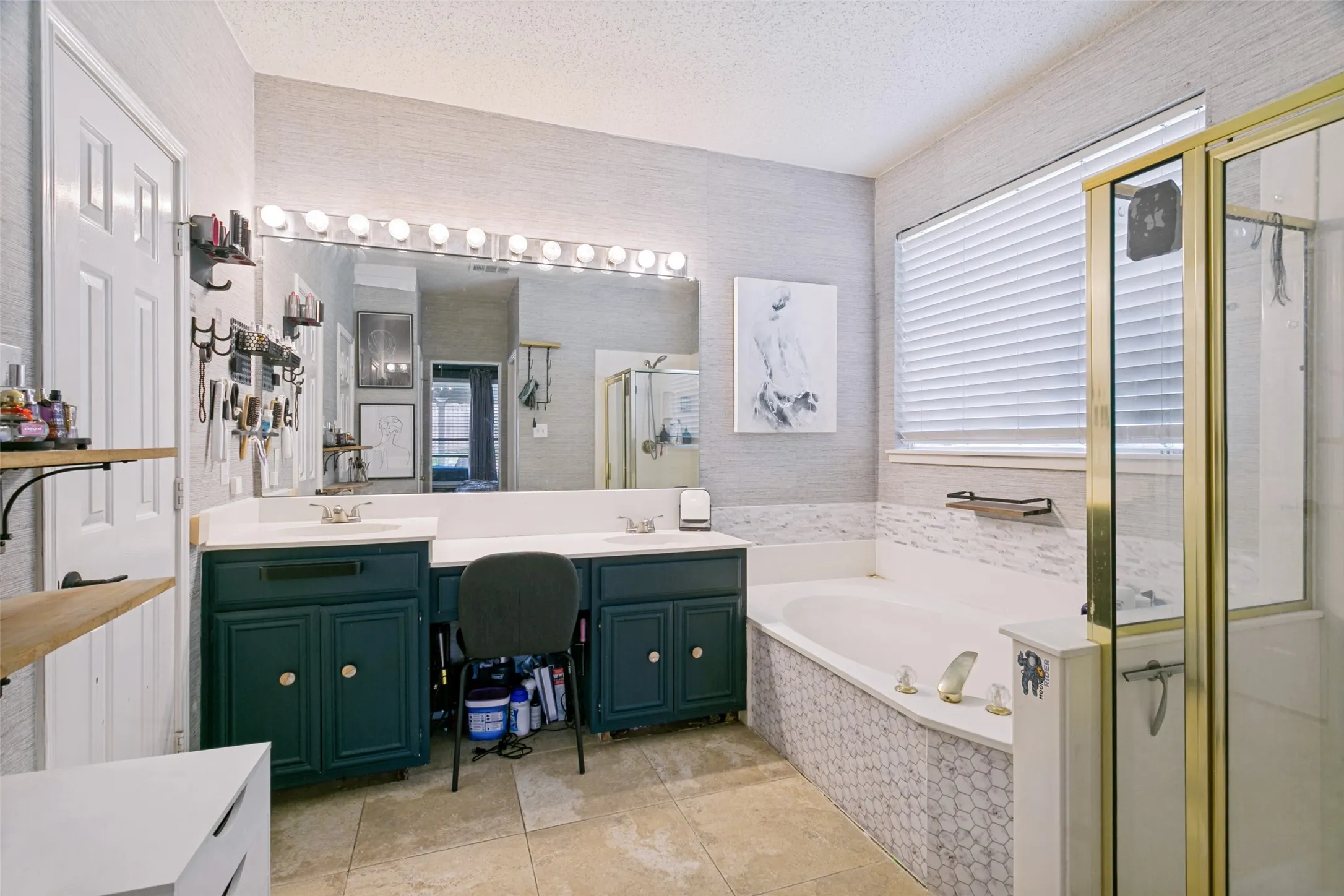 Single Family Residence For Sale in Tarrant County , 2616 Wickersham Court, Grapevine, Texas 76051, 5 Bedroom, 3 Bathroom, 2 Garage spaces, 2,791 Sqft, built in 1992, mls#21337641, Real Estate Agent in Grapevine, Homes For Sale in Tarrant county, Homes For Sale in Grapevine, Realtor in Grapevine Texas, Real Estate Brokerage Independent Realty Texas, Luminita Cordes Realtor