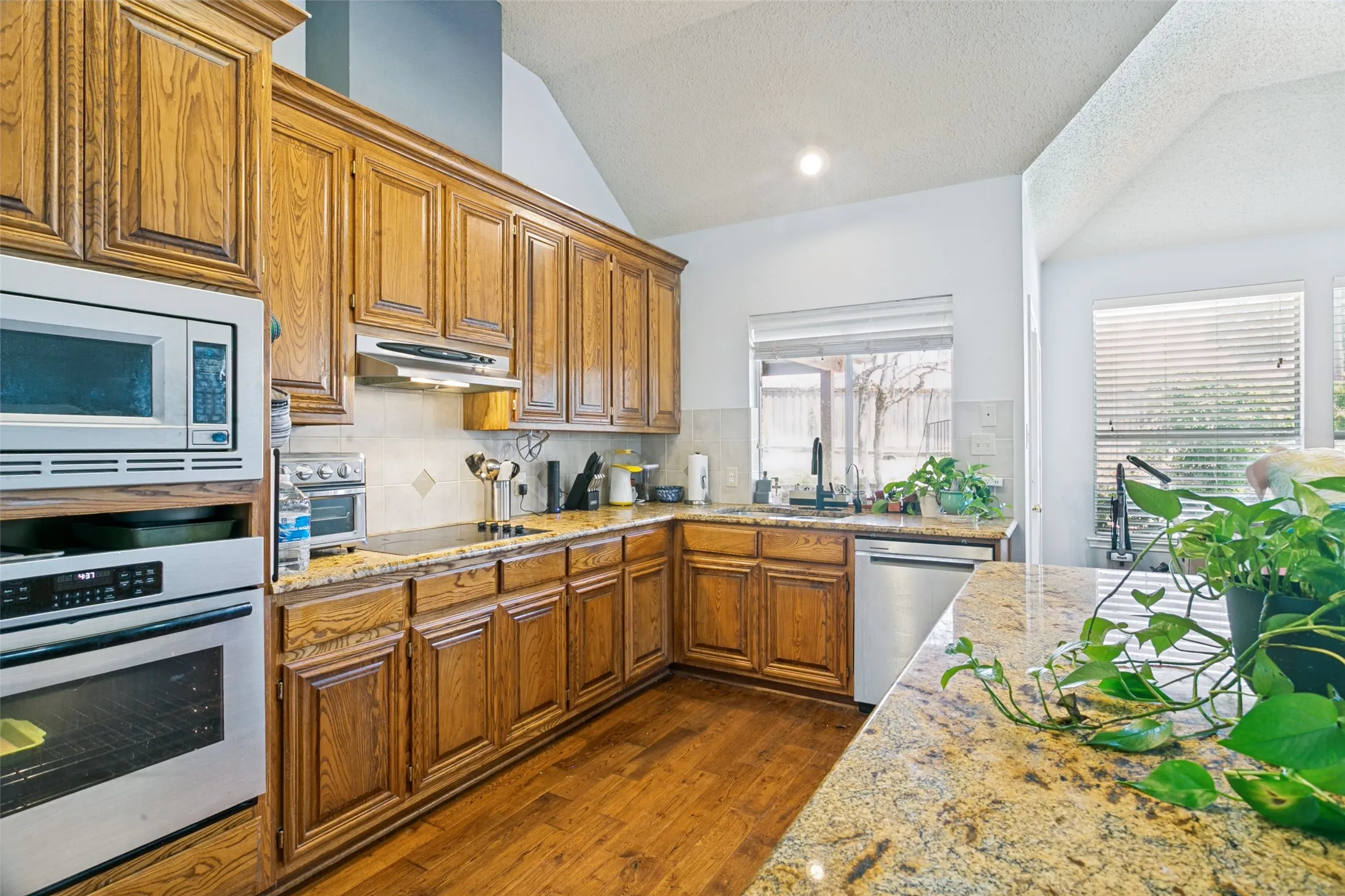 Single Family Residence For Sale in Tarrant County , 2616 Wickersham Court, Grapevine, Texas 76051, 5 Bedroom, 3 Bathroom, 2 Garage spaces, 2,791 Sqft, built in 1992, mls#21337641, Real Estate Agent in Grapevine, Homes For Sale in Tarrant county, Homes For Sale in Grapevine, Realtor in Grapevine Texas, Real Estate Brokerage Independent Realty Texas, Luminita Cordes Realtor