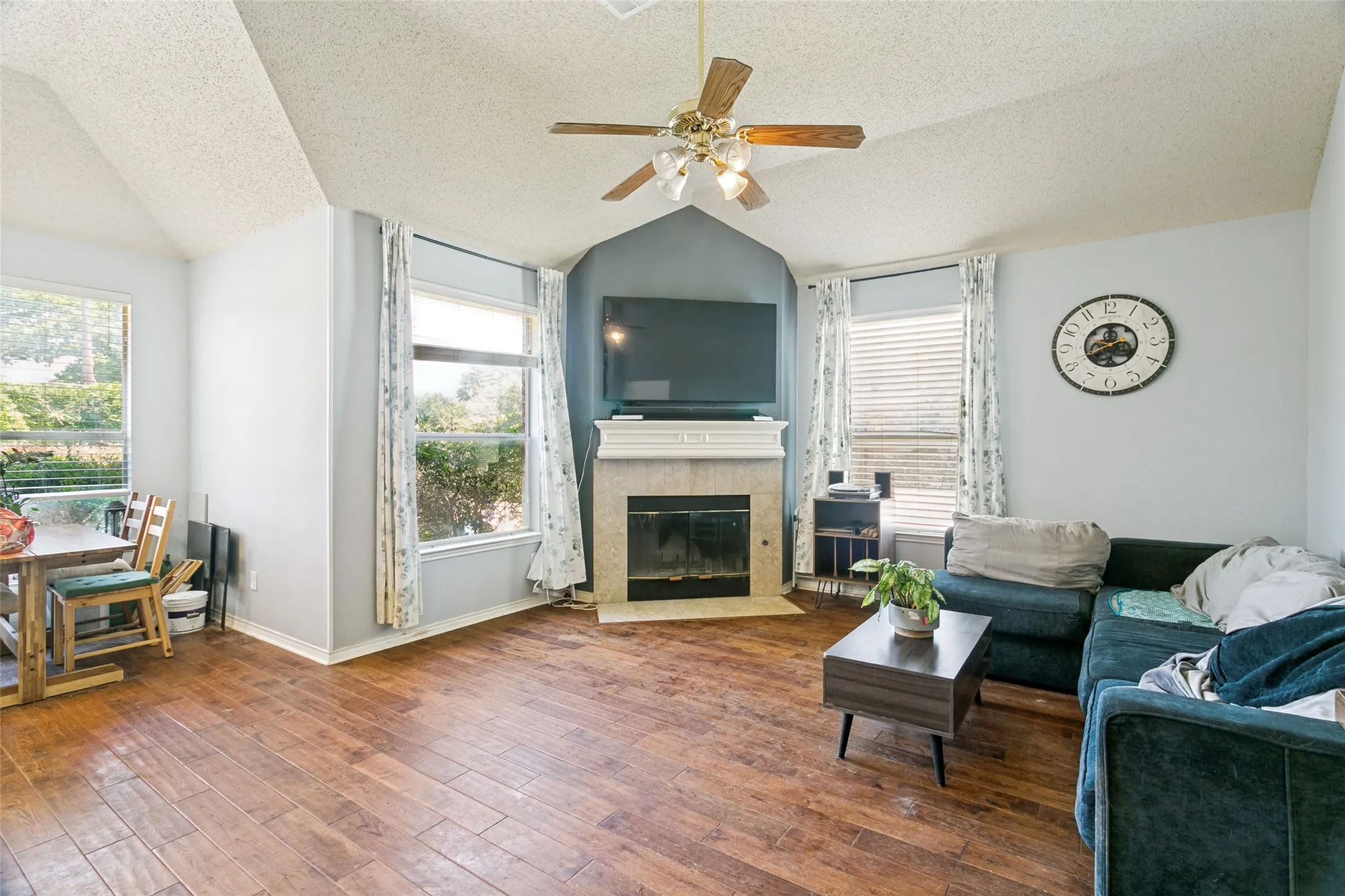 Single Family Residence For Sale in Tarrant County , 2616 Wickersham Court, Grapevine, Texas 76051, 5 Bedroom, 3 Bathroom, 2 Garage spaces, 2,791 Sqft, built in 1992, mls#21337641, Real Estate Agent in Grapevine, Homes For Sale in Tarrant county, Homes For Sale in Grapevine, Realtor in Grapevine Texas, Real Estate Brokerage Independent Realty Texas, Luminita Cordes Realtor