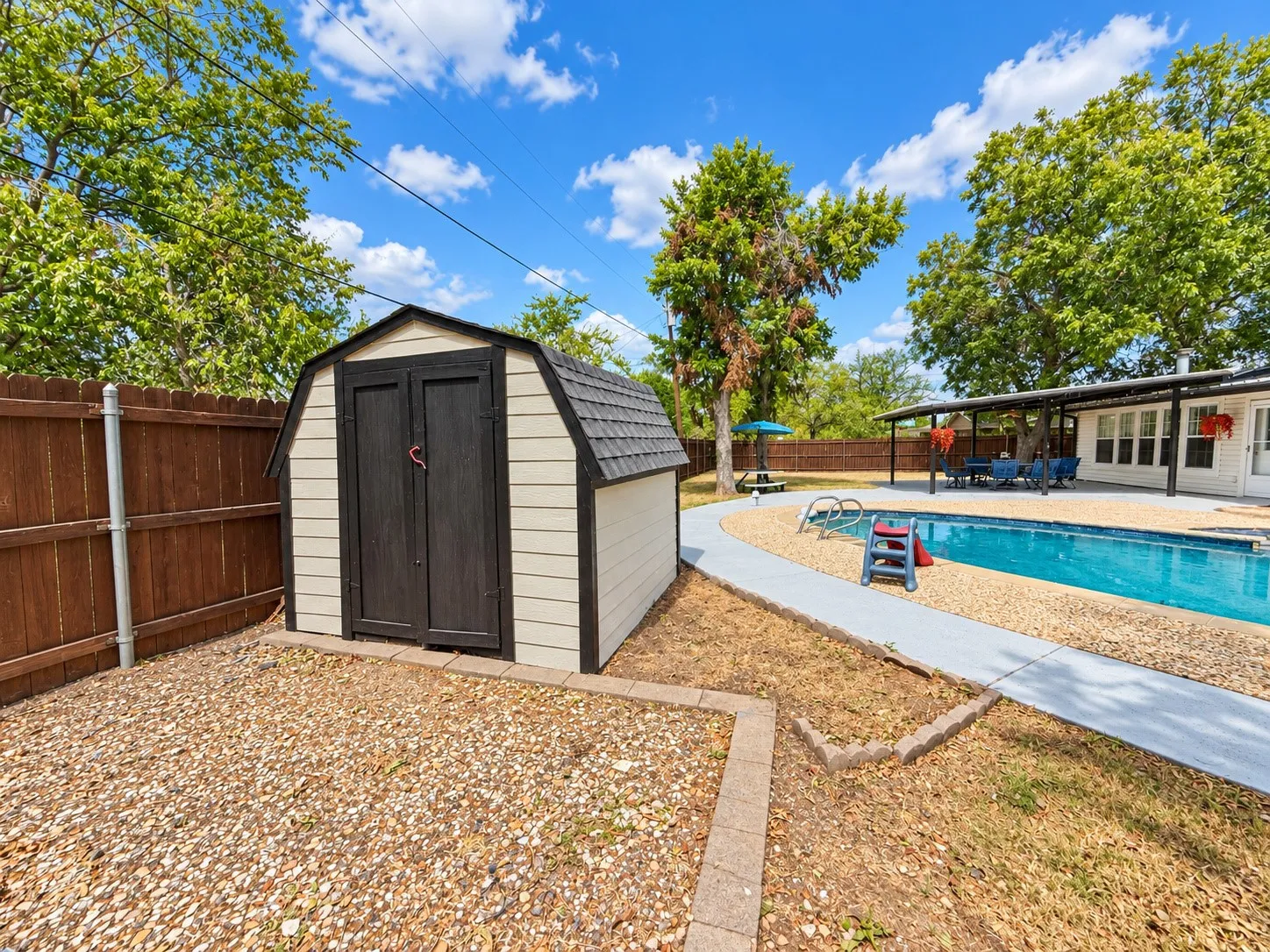 Single Family Residence For Sale in Palo Pinto County , 1702 SE 22nd Avenue, Mineral Wells, Texas 76067, 4 Bedroom, 2 Bathroom, Garage spaces, 2,498 Sqft, built in 1962, mls#21336683, Real Estate Agent in Mineral Wells, Homes For Sale in Palo Pinto county, Homes For Sale in Mineral Wells, Realtor in Mineral Wells Texas, Real Estate Brokerage Independent Realty Texas, Luminita Cordes Realtor