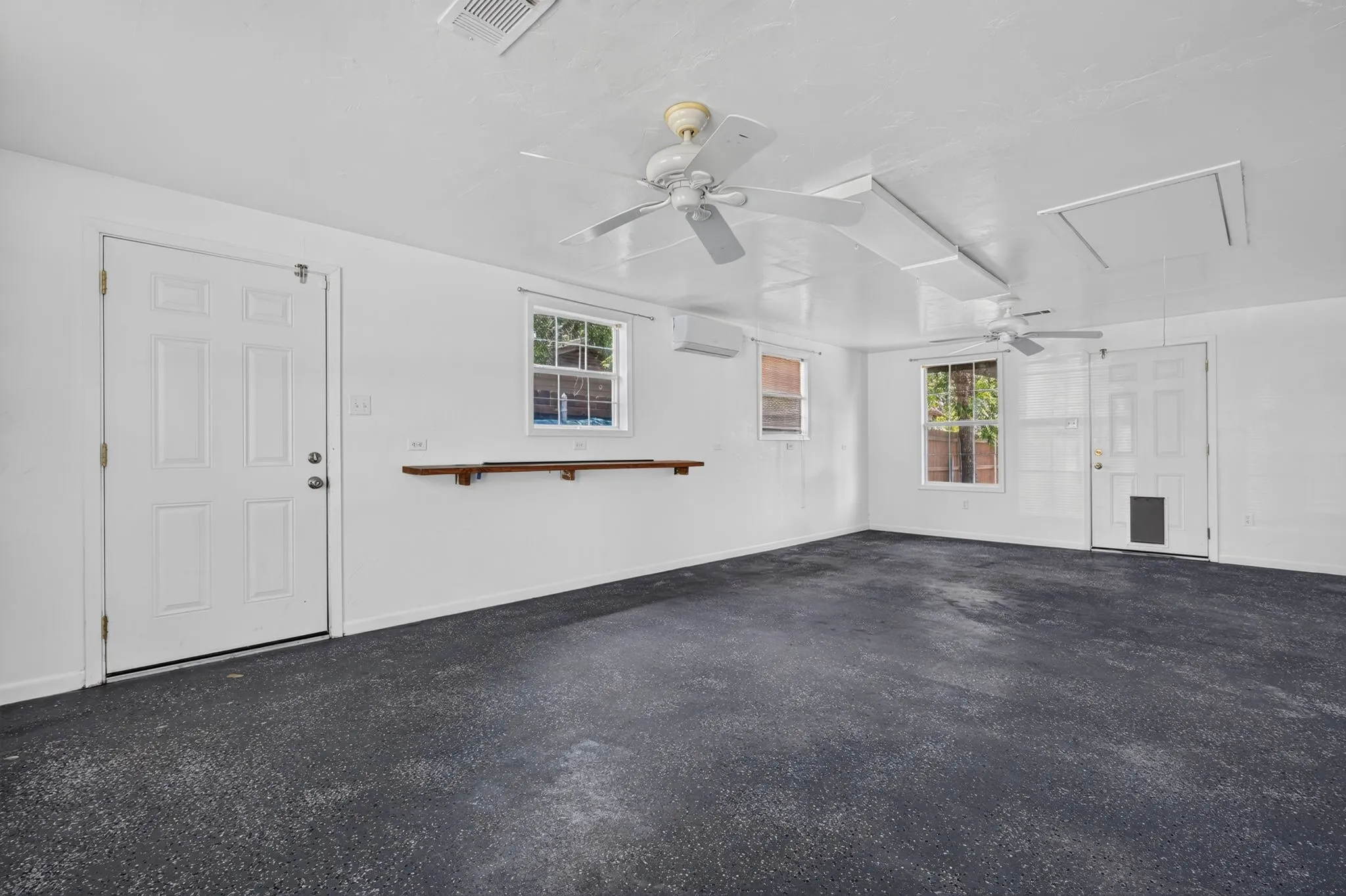 Single Family Residence For Sale in Palo Pinto County , 1702 SE 22nd Avenue, Mineral Wells, Texas 76067, 4 Bedroom, 2 Bathroom, Garage spaces, 2,498 Sqft, built in 1962, mls#21336683, Real Estate Agent in Mineral Wells, Homes For Sale in Palo Pinto county, Homes For Sale in Mineral Wells, Realtor in Mineral Wells Texas, Real Estate Brokerage Independent Realty Texas, Luminita Cordes Realtor