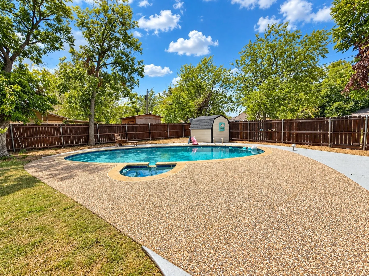 Single Family Residence For Sale in Palo Pinto County , 1702 SE 22nd Avenue, Mineral Wells, Texas 76067, 4 Bedroom, 2 Bathroom, Garage spaces, 2,498 Sqft, built in 1962, mls#21336683, Real Estate Agent in Mineral Wells, Homes For Sale in Palo Pinto county, Homes For Sale in Mineral Wells, Realtor in Mineral Wells Texas, Real Estate Brokerage Independent Realty Texas, Luminita Cordes Realtor