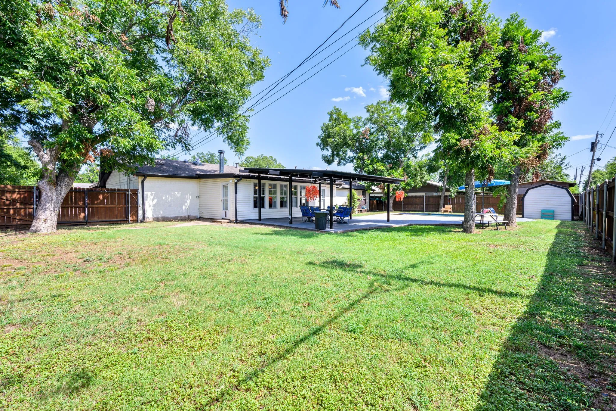 Single Family Residence For Sale in Palo Pinto County , 1702 SE 22nd Avenue, Mineral Wells, Texas 76067, 4 Bedroom, 2 Bathroom, Garage spaces, 2,498 Sqft, built in 1962, mls#21336683, Real Estate Agent in Mineral Wells, Homes For Sale in Palo Pinto county, Homes For Sale in Mineral Wells, Realtor in Mineral Wells Texas, Real Estate Brokerage Independent Realty Texas, Luminita Cordes Realtor