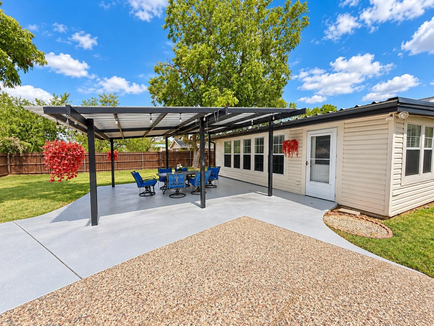 Single Family Residence For Sale in Palo Pinto County , 1702 SE 22nd Avenue, Mineral Wells, Texas 76067, 4 Bedroom, 2 Bathroom, Garage spaces, 2,498 Sqft, built in 1962, mls#21336683, Real Estate Agent in Mineral Wells, Homes For Sale in Palo Pinto county, Homes For Sale in Mineral Wells, Realtor in Mineral Wells Texas, Real Estate Brokerage Independent Realty Texas, Luminita Cordes Realtor