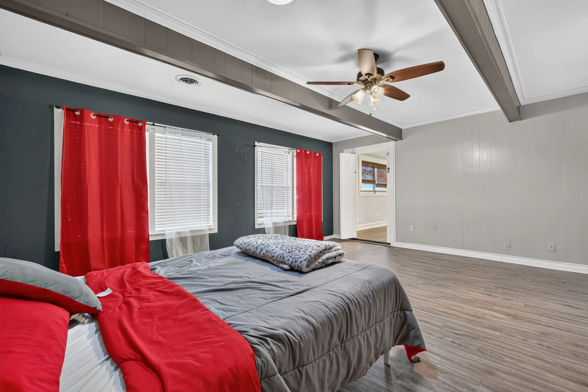 Single Family Residence For Sale in Palo Pinto County , 1702 SE 22nd Avenue, Mineral Wells, Texas 76067, 4 Bedroom, 2 Bathroom, Garage spaces, 2,498 Sqft, built in 1962, mls#21336683, Real Estate Agent in Mineral Wells, Homes For Sale in Palo Pinto county, Homes For Sale in Mineral Wells, Realtor in Mineral Wells Texas, Real Estate Brokerage Independent Realty Texas, Luminita Cordes Realtor