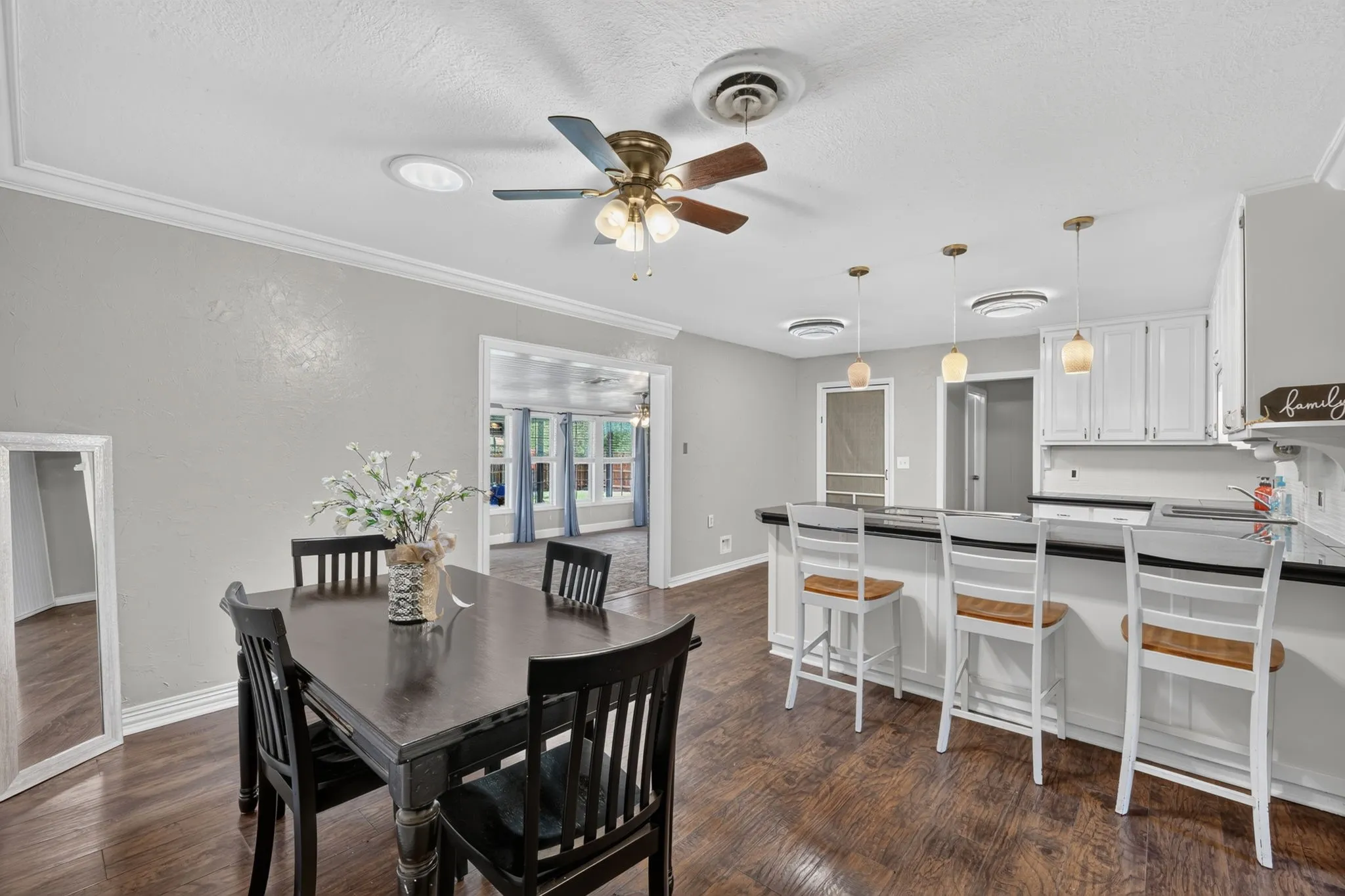 Single Family Residence For Sale in Palo Pinto County , 1702 SE 22nd Avenue, Mineral Wells, Texas 76067, 4 Bedroom, 2 Bathroom, Garage spaces, 2,498 Sqft, built in 1962, mls#21336683, Real Estate Agent in Mineral Wells, Homes For Sale in Palo Pinto county, Homes For Sale in Mineral Wells, Realtor in Mineral Wells Texas, Real Estate Brokerage Independent Realty Texas, Luminita Cordes Realtor