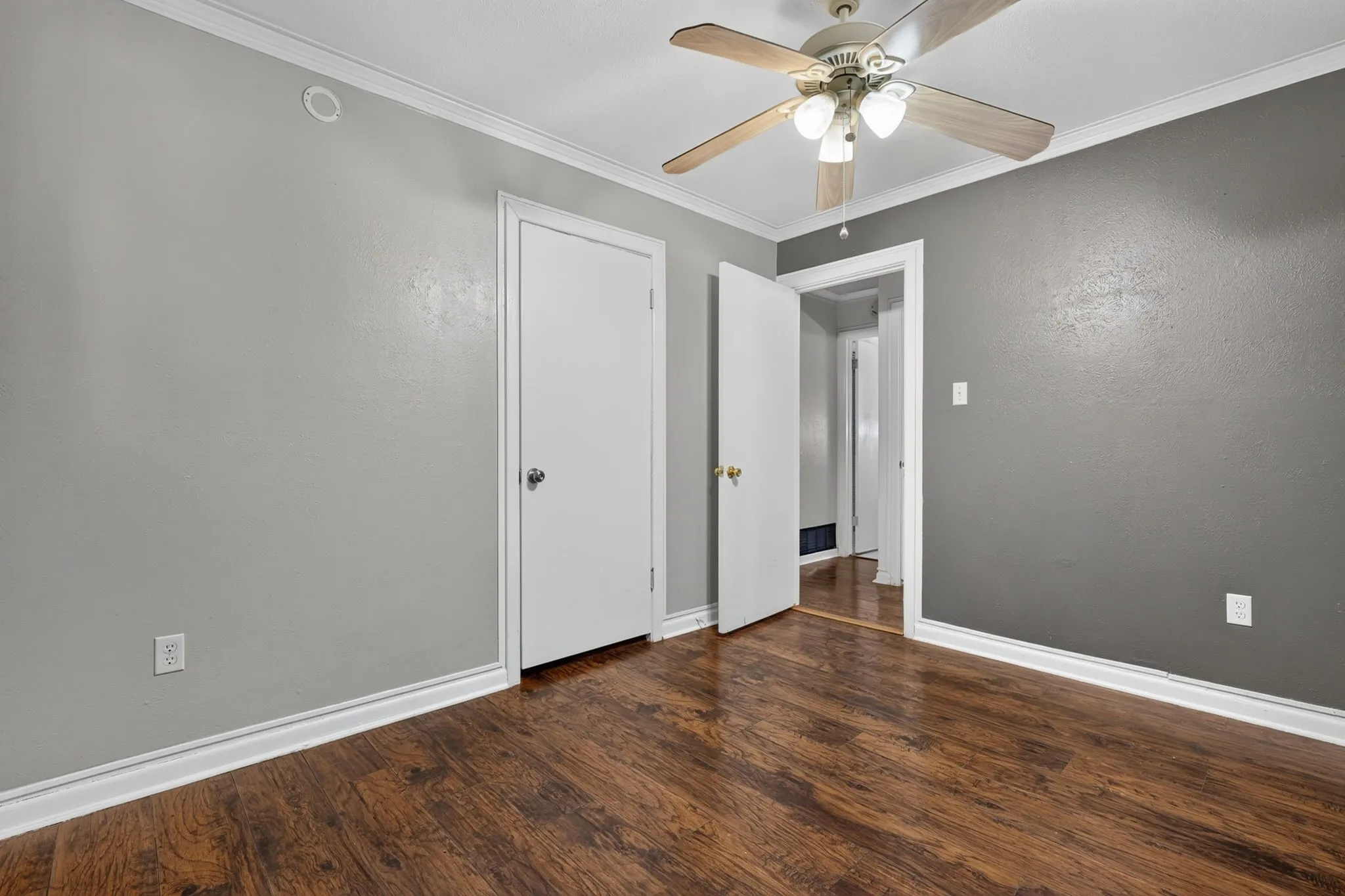 Single Family Residence For Sale in Palo Pinto County , 1702 SE 22nd Avenue, Mineral Wells, Texas 76067, 4 Bedroom, 2 Bathroom, Garage spaces, 2,498 Sqft, built in 1962, mls#21336683, Real Estate Agent in Mineral Wells, Homes For Sale in Palo Pinto county, Homes For Sale in Mineral Wells, Realtor in Mineral Wells Texas, Real Estate Brokerage Independent Realty Texas, Luminita Cordes Realtor
