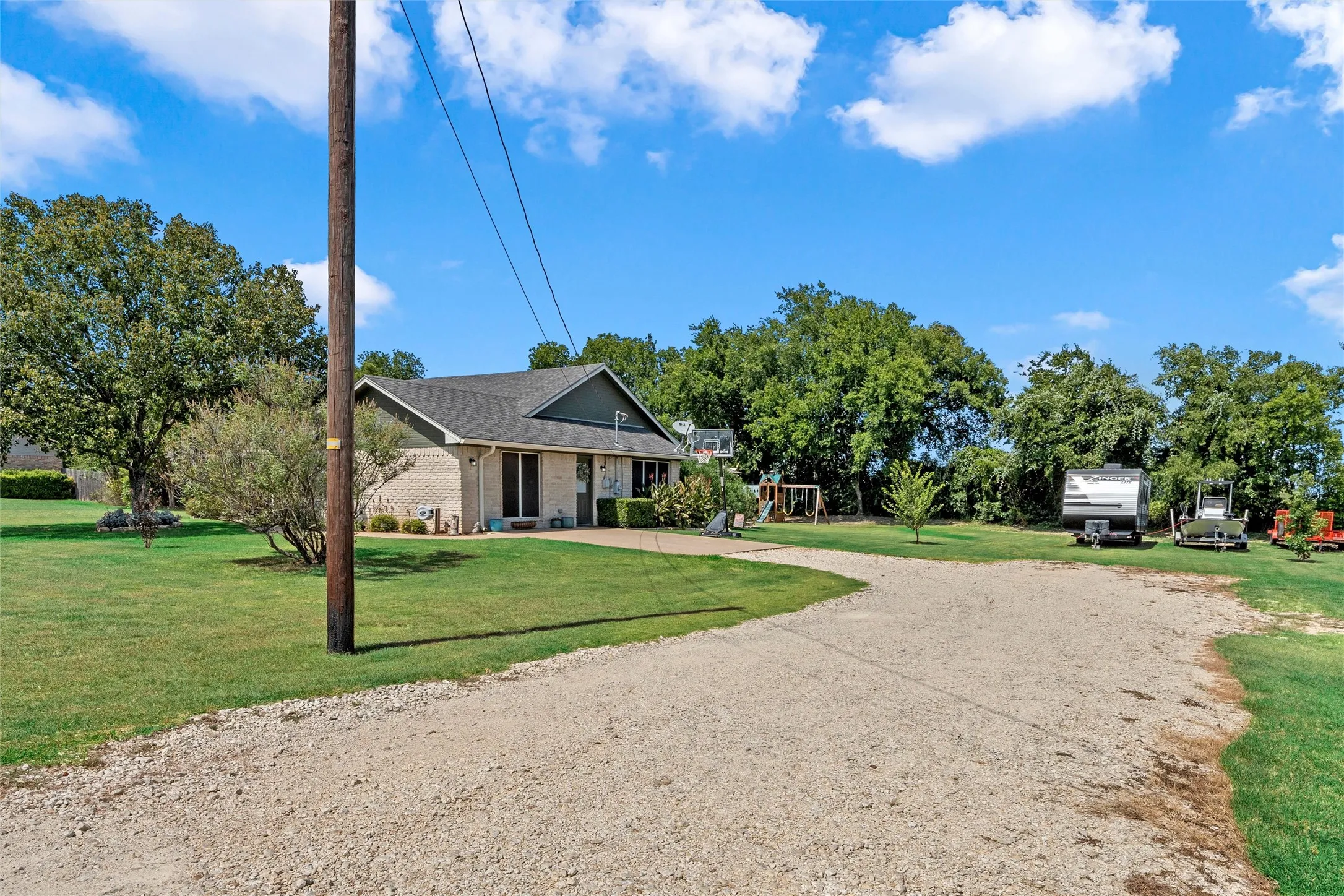Single Family Residence For Sale in Mc Lennan County , 101 Brown Drive, Eddy, Texas 76524, 4 Bedroom, 2 Bathroom, Garage spaces, 1,930 Sqft, built in 2002, mls#21339072, Real Estate Agent in Eddy, Homes For Sale in Mc Lennan county, Homes For Sale in Eddy, Realtor in Eddy Texas, Real Estate Brokerage Independent Realty Texas, Luminita Cordes Realtor