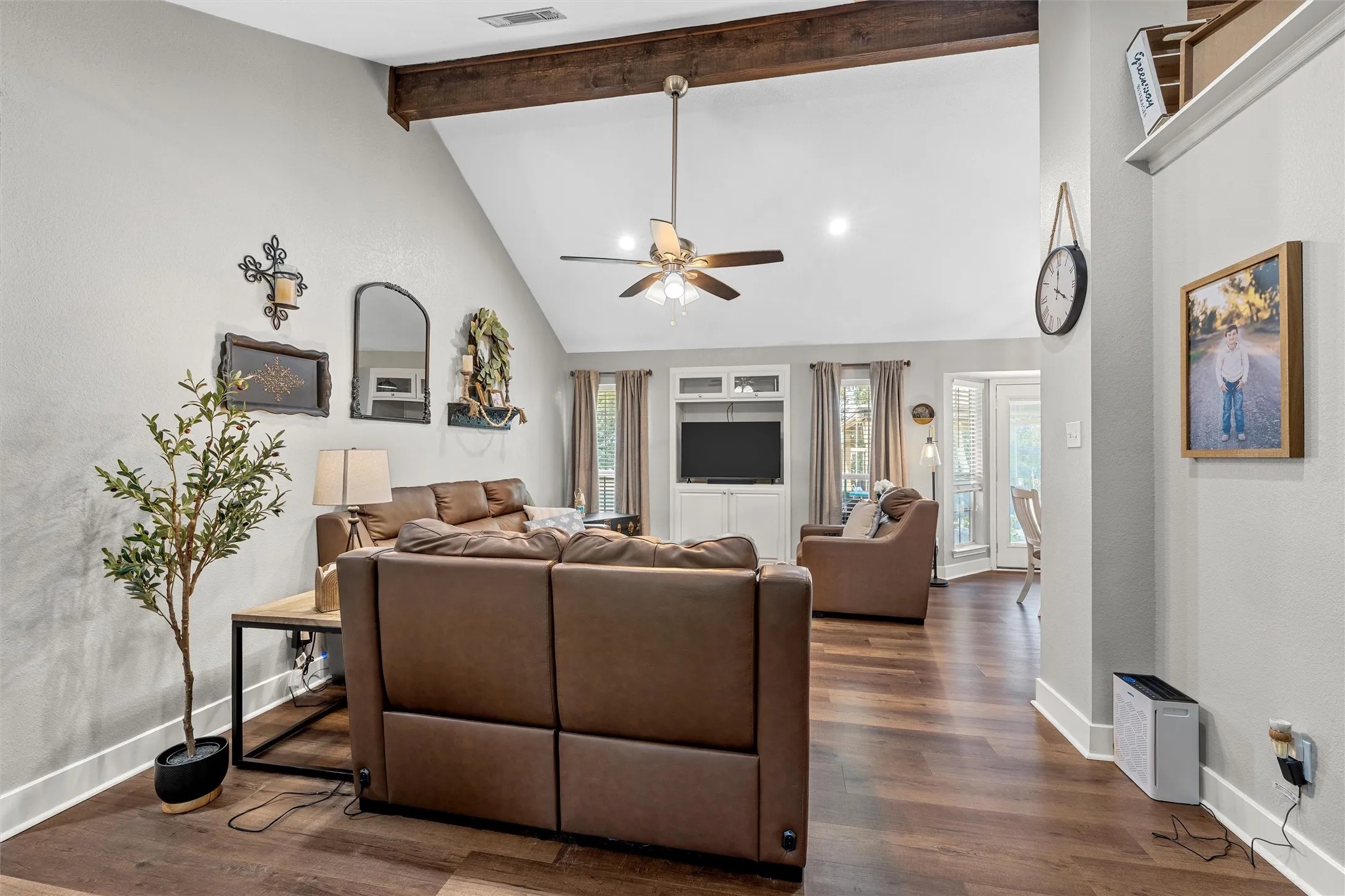 Single Family Residence For Sale in Mc Lennan County , 101 Brown Drive, Eddy, Texas 76524, 4 Bedroom, 2 Bathroom, Garage spaces, 1,930 Sqft, built in 2002, mls#21339072, Real Estate Agent in Eddy, Homes For Sale in Mc Lennan county, Homes For Sale in Eddy, Realtor in Eddy Texas, Real Estate Brokerage Independent Realty Texas, Luminita Cordes Realtor