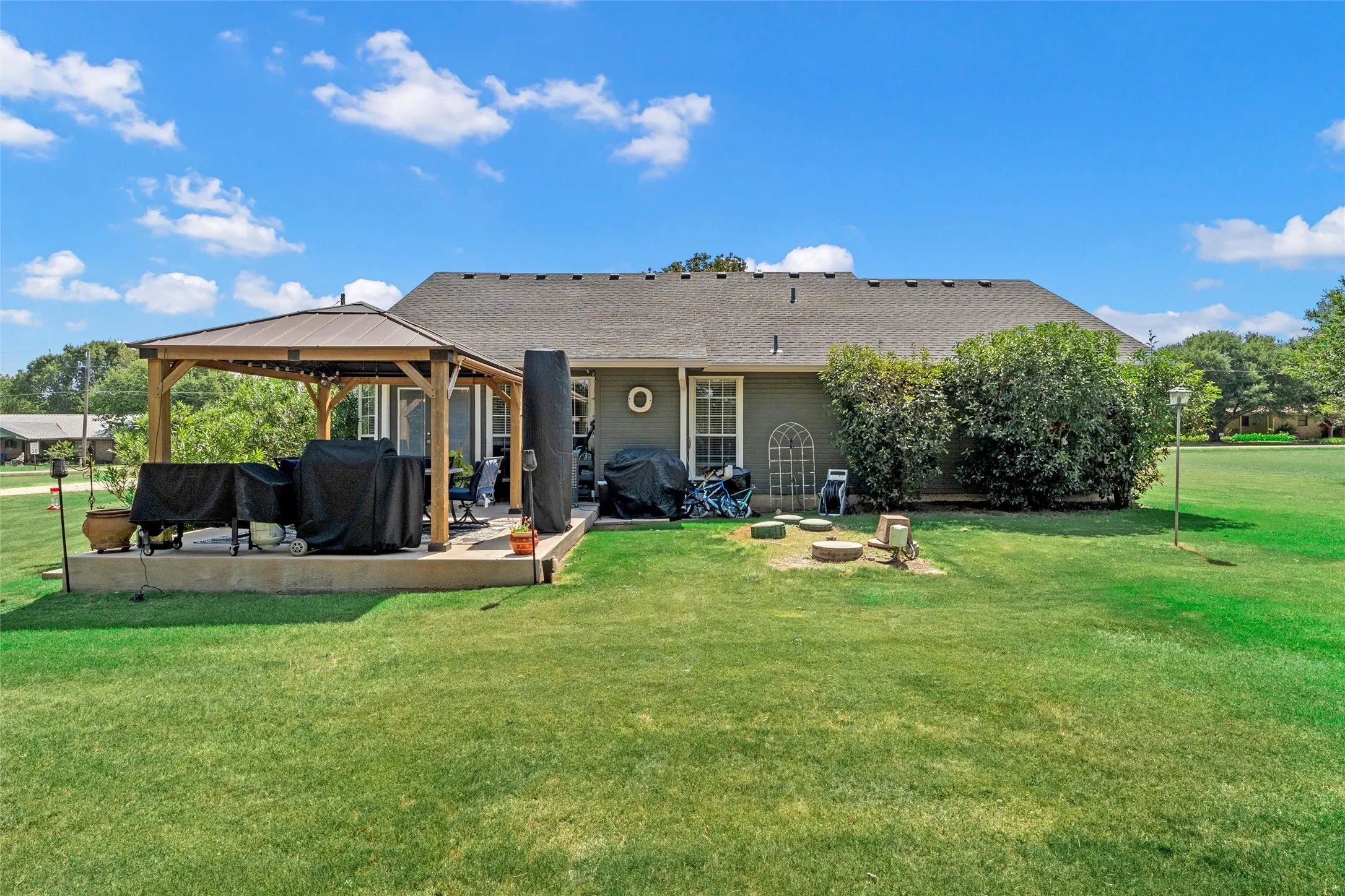 Single Family Residence For Sale in Mc Lennan County , 101 Brown Drive, Eddy, Texas 76524, 4 Bedroom, 2 Bathroom, Garage spaces, 1,930 Sqft, built in 2002, mls#21339072, Real Estate Agent in Eddy, Homes For Sale in Mc Lennan county, Homes For Sale in Eddy, Realtor in Eddy Texas, Real Estate Brokerage Independent Realty Texas, Luminita Cordes Realtor