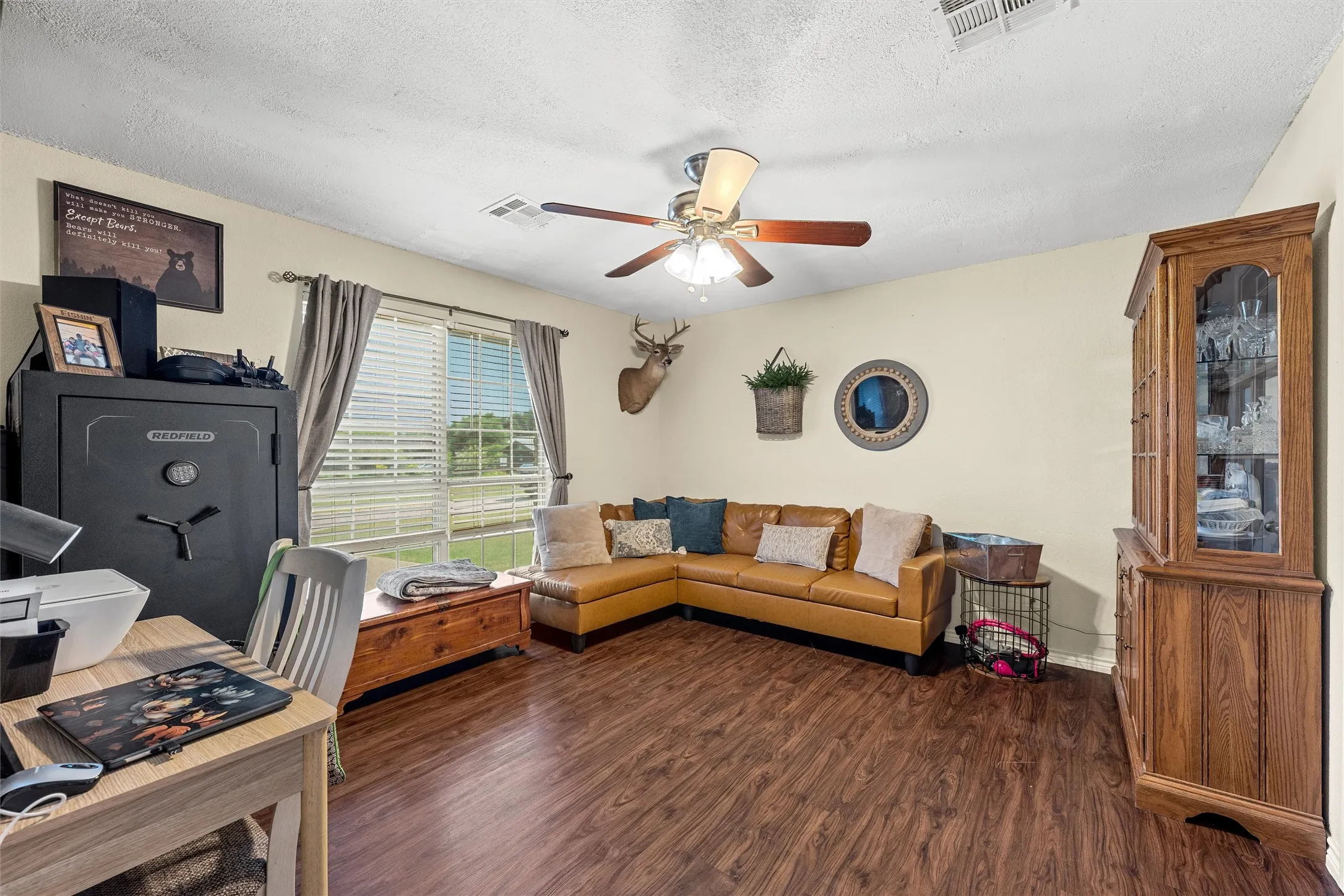 Single Family Residence For Sale in Mc Lennan County , 101 Brown Drive, Eddy, Texas 76524, 4 Bedroom, 2 Bathroom, Garage spaces, 1,930 Sqft, built in 2002, mls#21339072, Real Estate Agent in Eddy, Homes For Sale in Mc Lennan county, Homes For Sale in Eddy, Realtor in Eddy Texas, Real Estate Brokerage Independent Realty Texas, Luminita Cordes Realtor