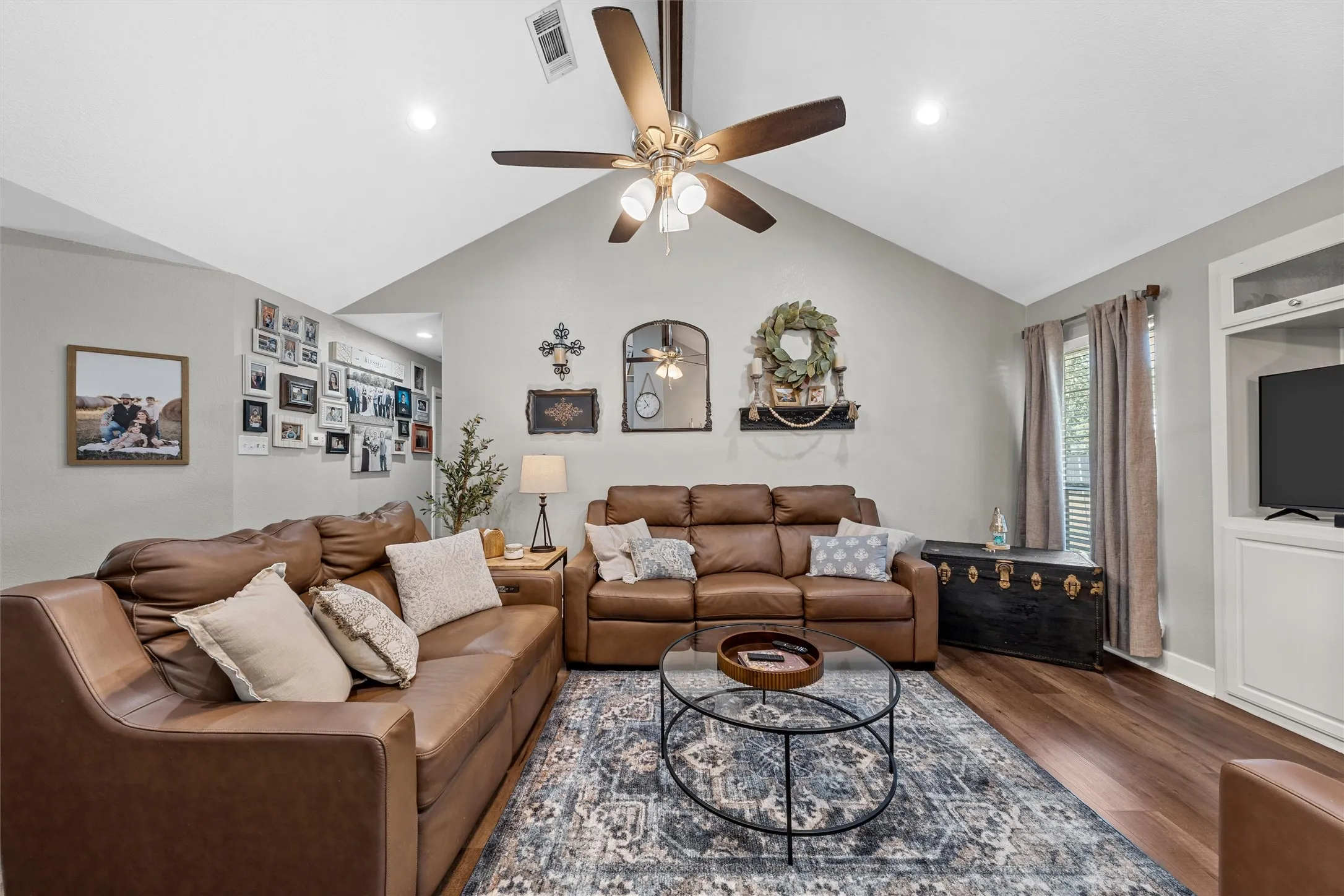 Single Family Residence For Sale in Mc Lennan County , 101 Brown Drive, Eddy, Texas 76524, 4 Bedroom, 2 Bathroom, Garage spaces, 1,930 Sqft, built in 2002, mls#21339072, Real Estate Agent in Eddy, Homes For Sale in Mc Lennan county, Homes For Sale in Eddy, Realtor in Eddy Texas, Real Estate Brokerage Independent Realty Texas, Luminita Cordes Realtor