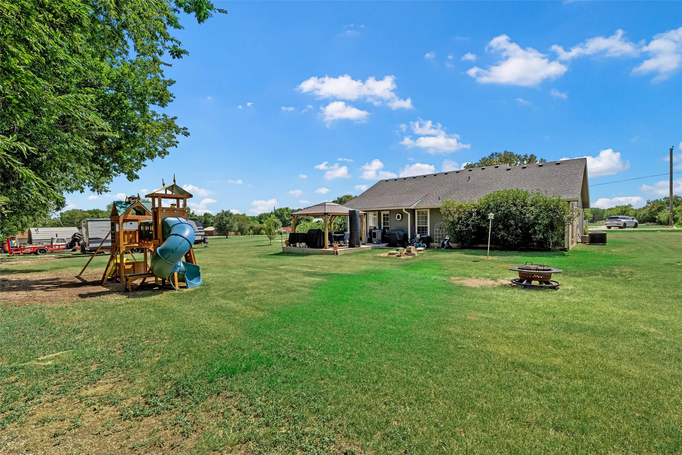 Single Family Residence For Sale in Mc Lennan County , 101 Brown Drive, Eddy, Texas 76524, 4 Bedroom, 2 Bathroom, Garage spaces, 1,930 Sqft, built in 2002, mls#21339072, Real Estate Agent in Eddy, Homes For Sale in Mc Lennan county, Homes For Sale in Eddy, Realtor in Eddy Texas, Real Estate Brokerage Independent Realty Texas, Luminita Cordes Realtor