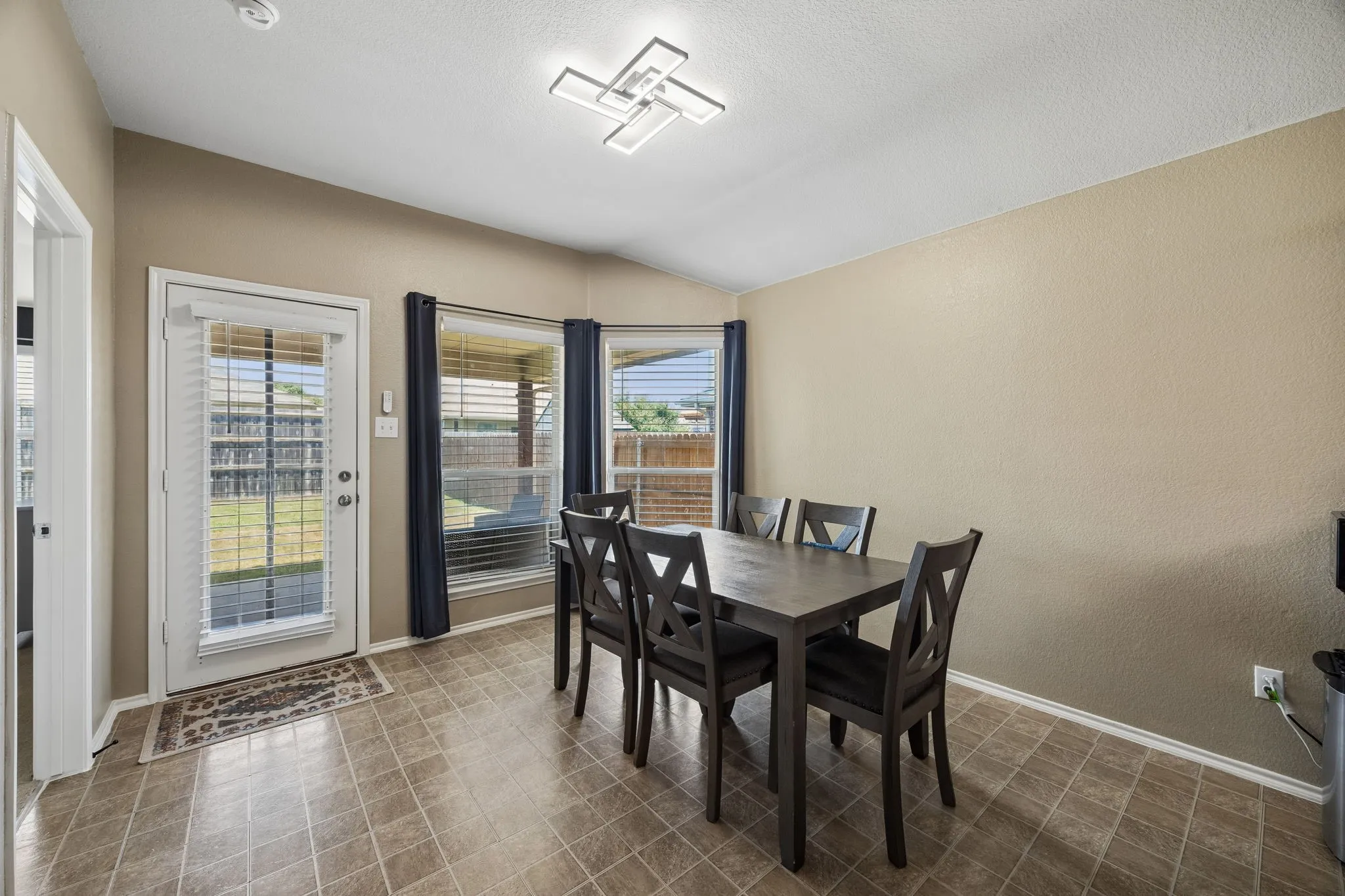 Single Family Residence For Rent in Hunt County , 3216 Overstreet Lane, Royse City, Texas 75189, 3 Bedroom, 2 Bathroom, 2 Garage spaces, 1,633 Sqft, built in 2007, mls#21332184, Real Estate Agent in Royse City, Homes For Rent in Hunt county, Homes For Rent in Royse City, Realtor in Royse City Texas, Real Estate Brokerage Independent Realty Texas, Luminita Cordes Realtor
