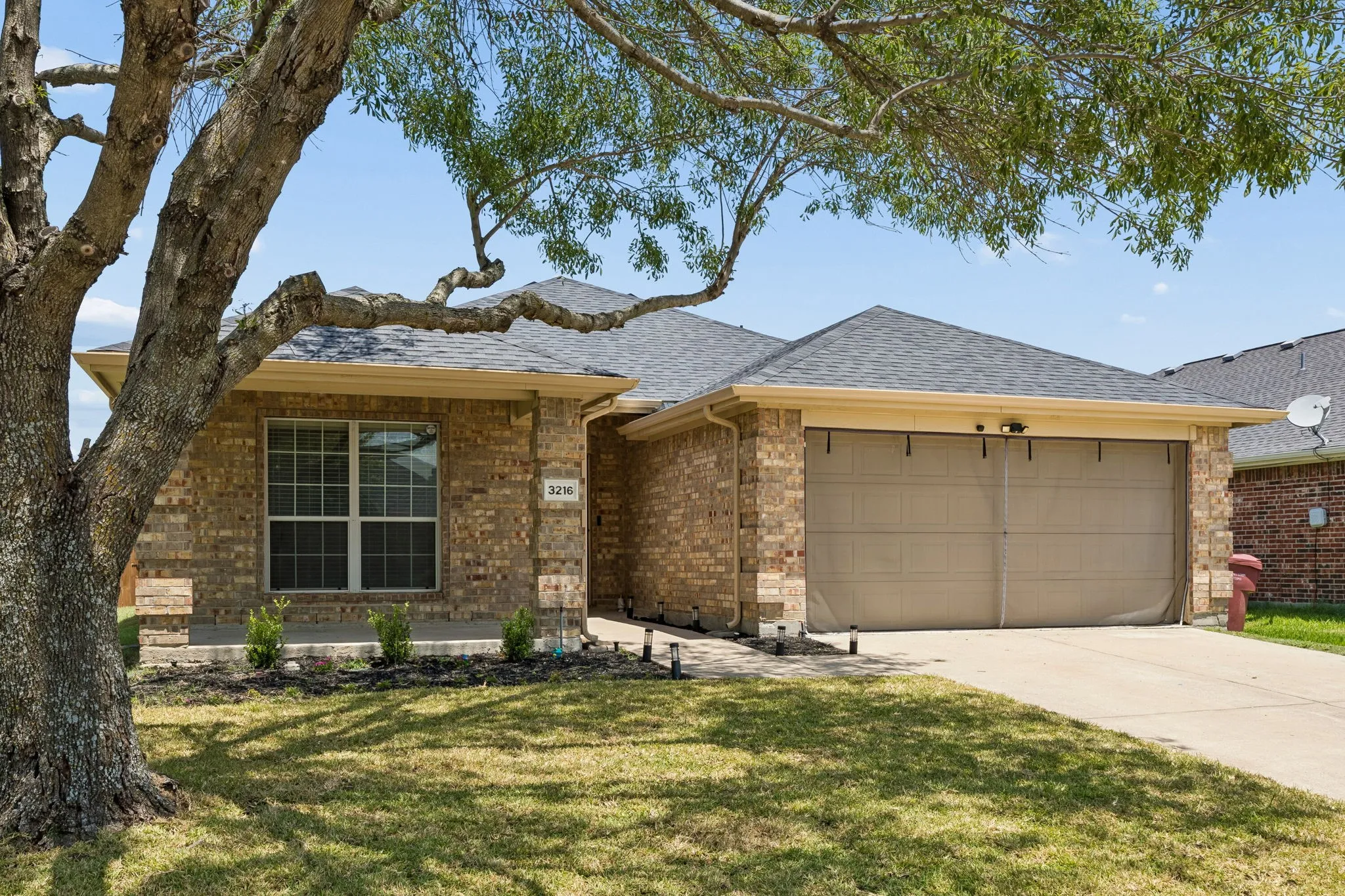 Single Family Residence For Rent in Hunt County , 3216 Overstreet Lane, Royse City, Texas 75189, 3 Bedroom, 2 Bathroom, 2 Garage spaces, 1,633 Sqft, built in 2007, mls#21332184, Real Estate Agent in Royse City, Homes For Rent in Hunt county, Homes For Rent in Royse City, Realtor in Royse City Texas, Real Estate Brokerage Independent Realty Texas, Luminita Cordes Realtor