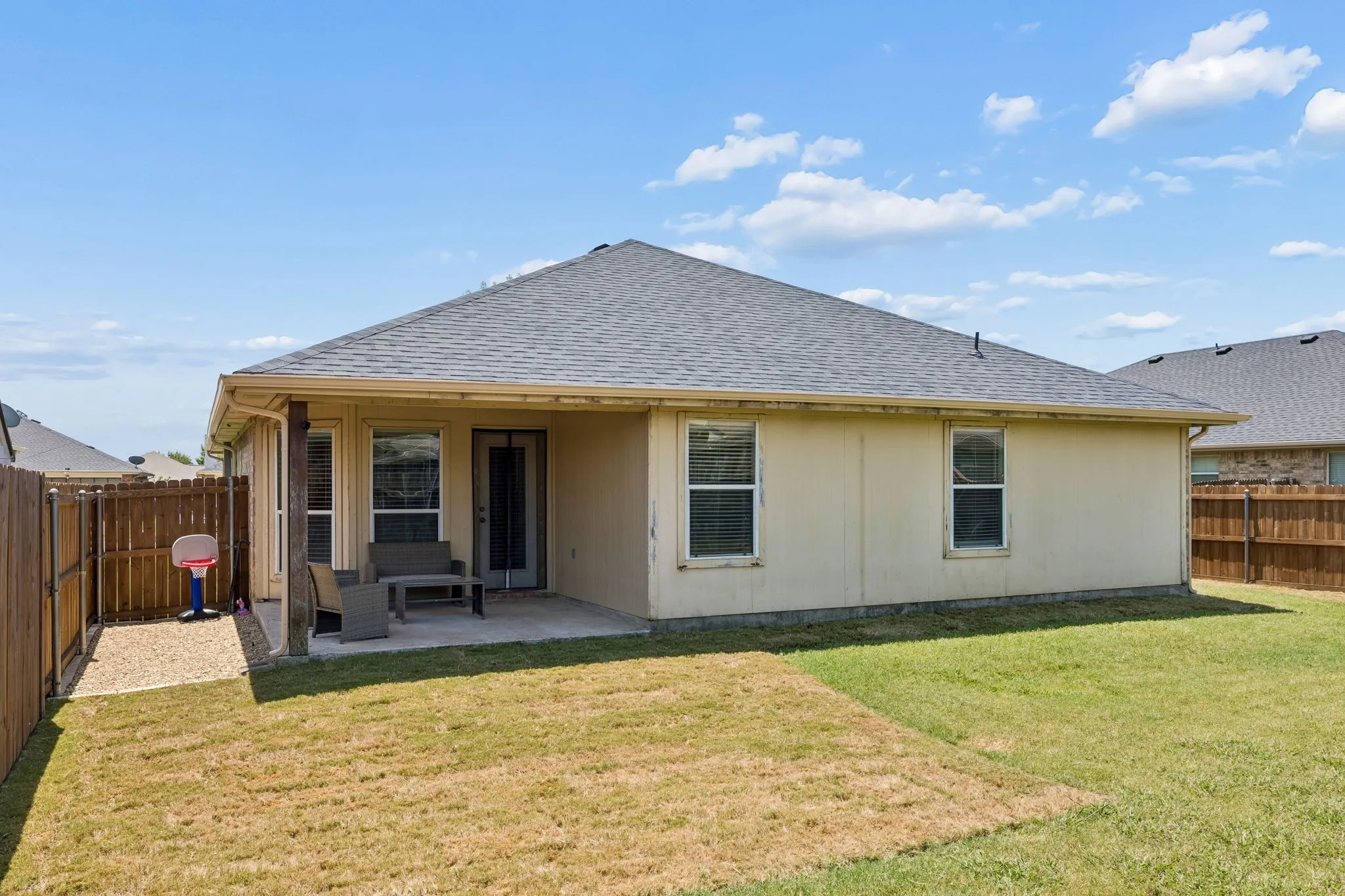 Single Family Residence For Rent in Hunt County , 3216 Overstreet Lane, Royse City, Texas 75189, 3 Bedroom, 2 Bathroom, 2 Garage spaces, 1,633 Sqft, built in 2007, mls#21332184, Real Estate Agent in Royse City, Homes For Rent in Hunt county, Homes For Rent in Royse City, Realtor in Royse City Texas, Real Estate Brokerage Independent Realty Texas, Luminita Cordes Realtor