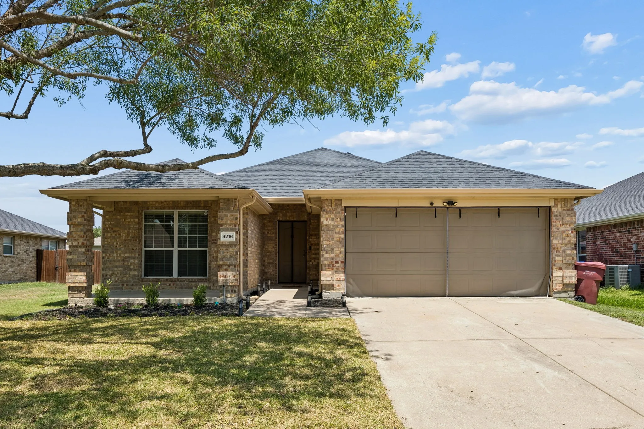 Single Family Residence For Rent in Hunt County , 3216 Overstreet Lane, Royse City, Texas 75189, 3 Bedroom, 2 Bathroom, 2 Garage spaces, 1,633 Sqft, built in 2007, mls#21332184, Real Estate Agent in Royse City, Homes For Rent in Hunt county, Homes For Rent in Royse City, Realtor in Royse City Texas, Real Estate Brokerage Independent Realty Texas, Luminita Cordes Realtor